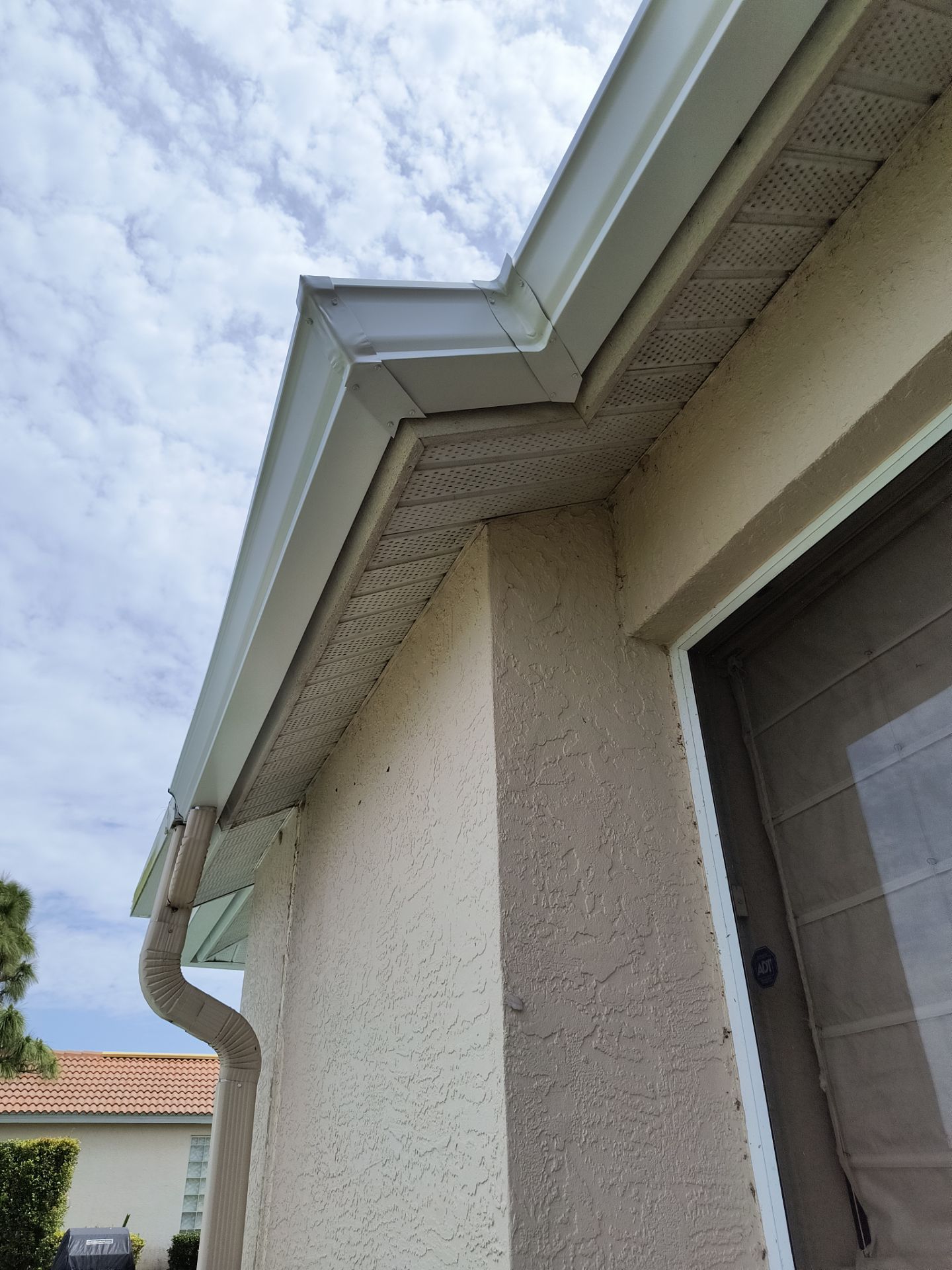 7 inch seamless gutters using K-Style Seamless Gutters in Sarasota FL by Gutter Professors