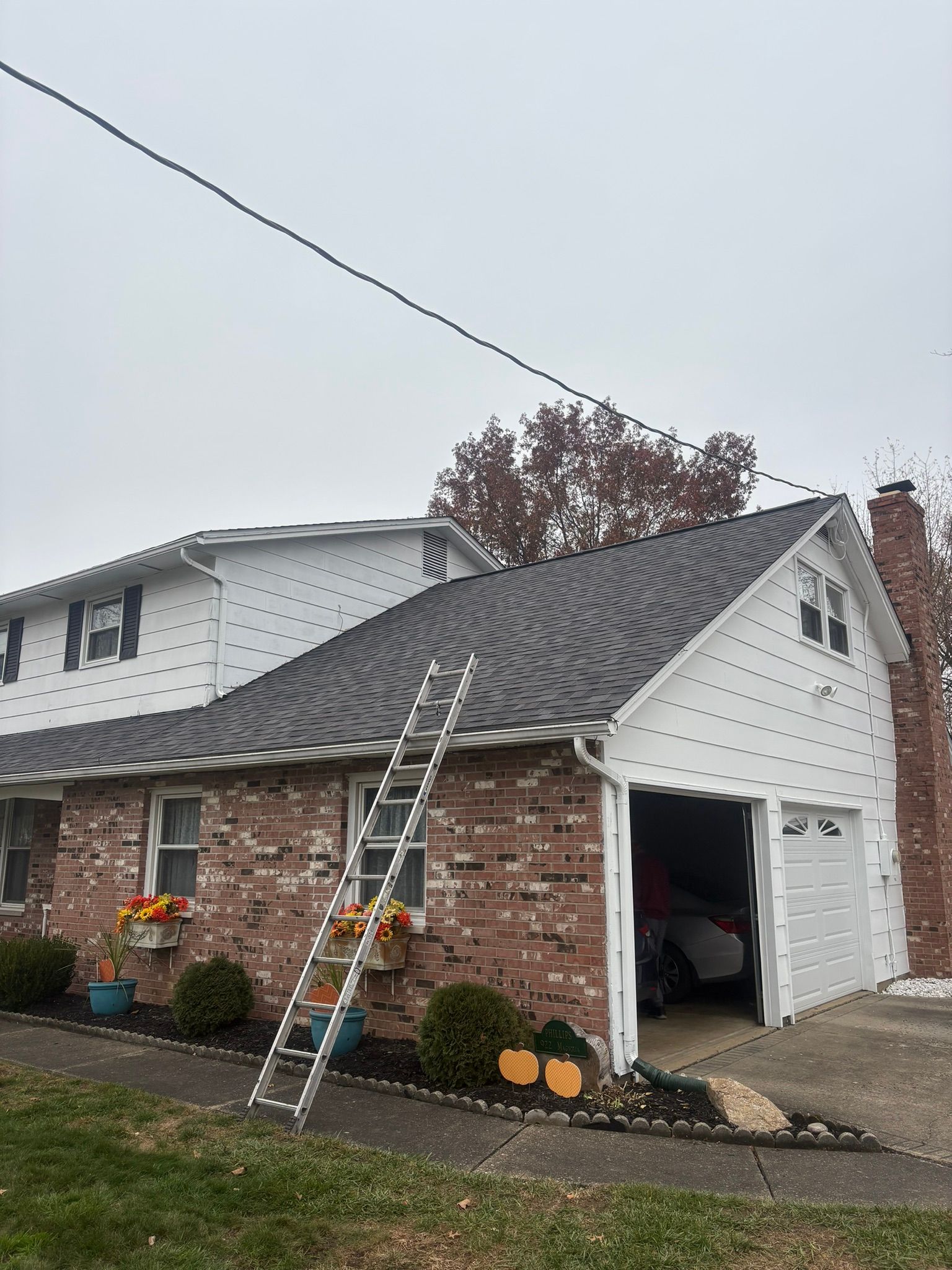 Crisp & Clean in Orrville: Williamsburg Gray Makeover by Cornerstone Roofing And Siding