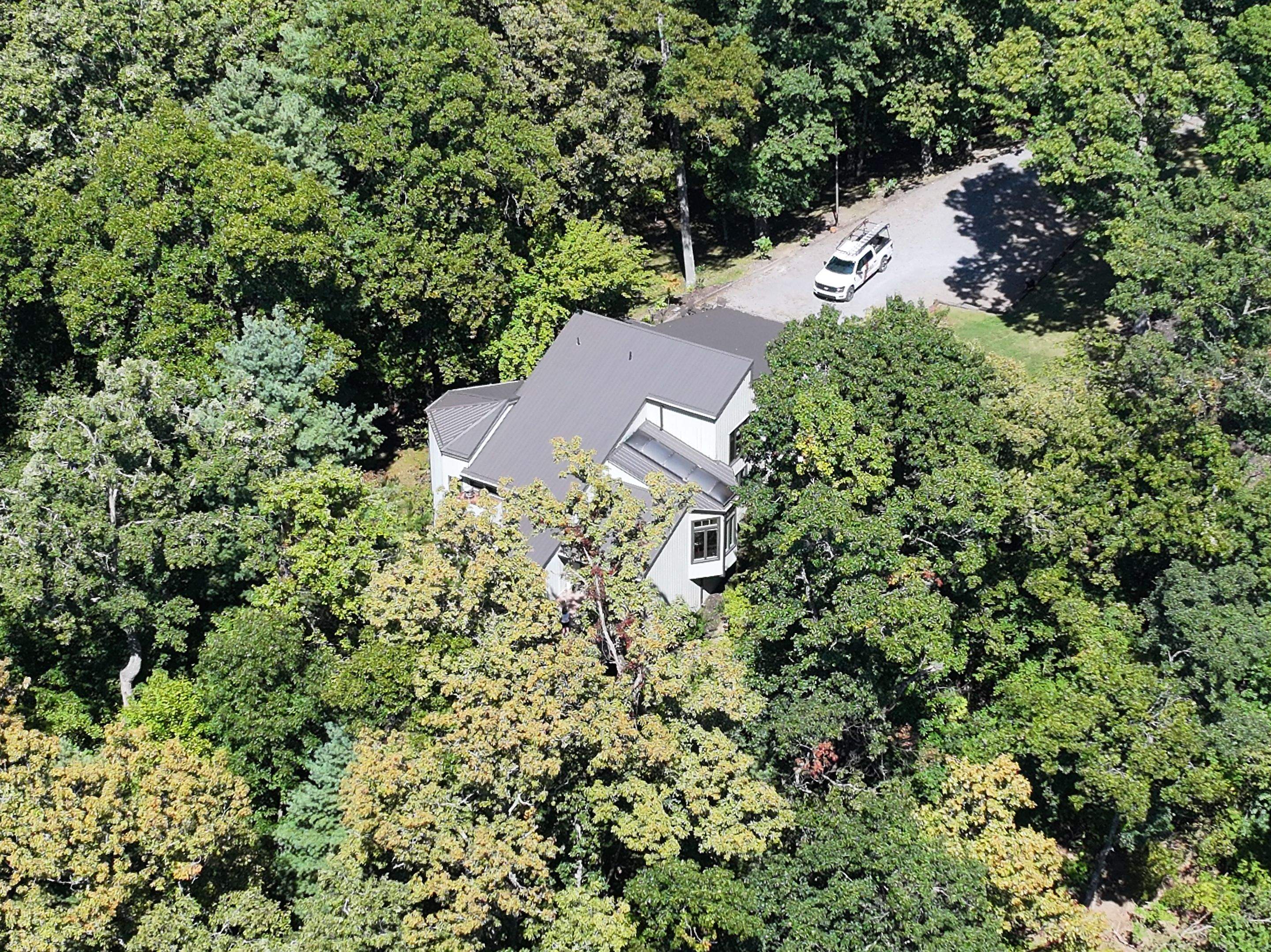 Thompson Residence by Omnia Roofing