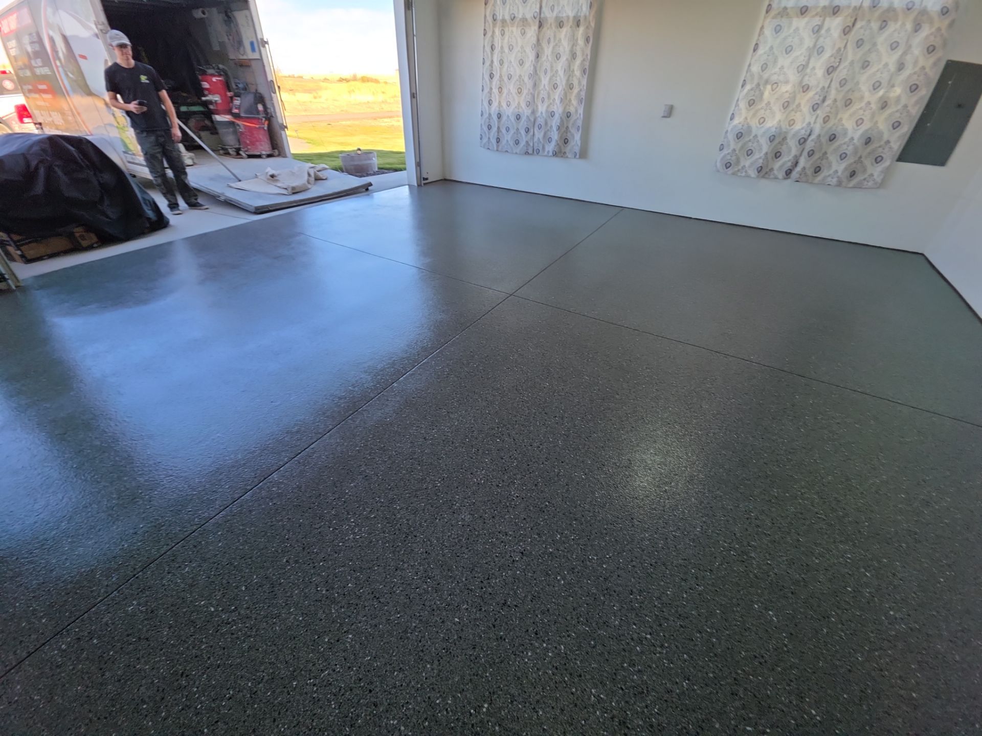 Polyaspartic Garage Floor Coating With Slate Hybrid Flake in Davenport by Croc Coatings, LLC