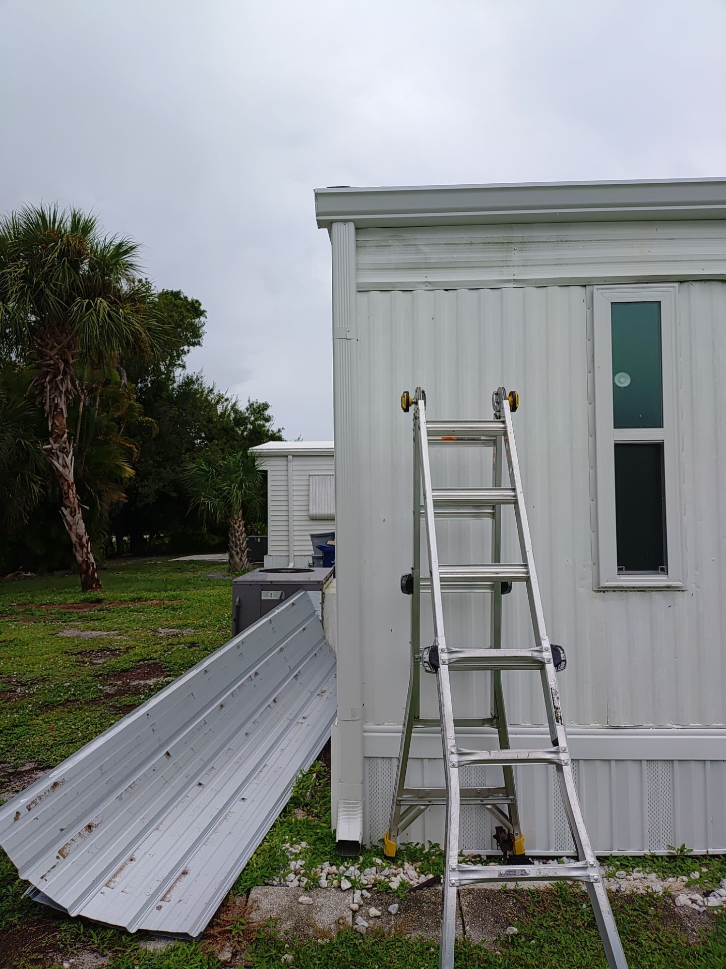 6 inch Aluminum Seamless Gutters in Englewood FL by Gutter Professors