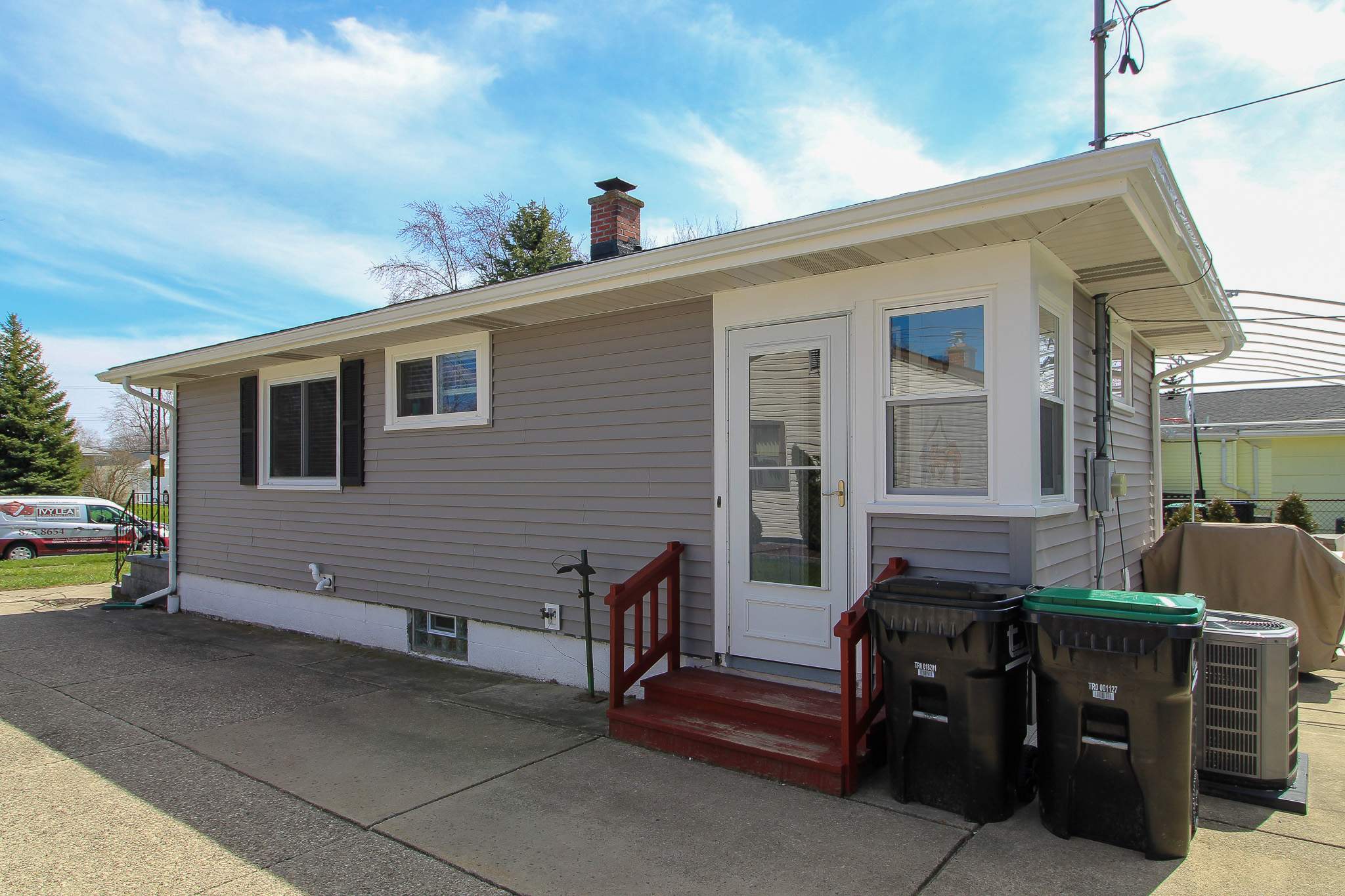 Exterior Siding and Window Replacement by Ivy Lea Construction