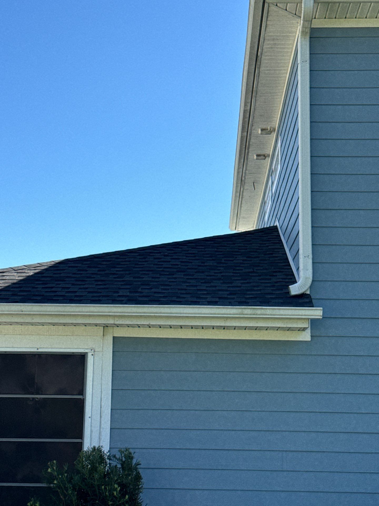 GAF HDZ - Charcoal by Linta Roofing Inc