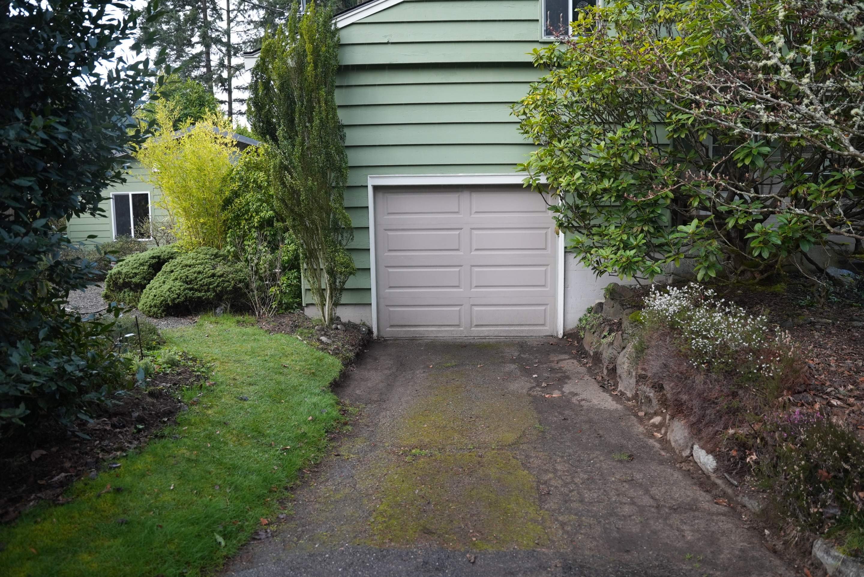 Pavers Driveway & Walkway with Concrete Lip | Seattle  by Jireh Asphalt & Concrete Inc 