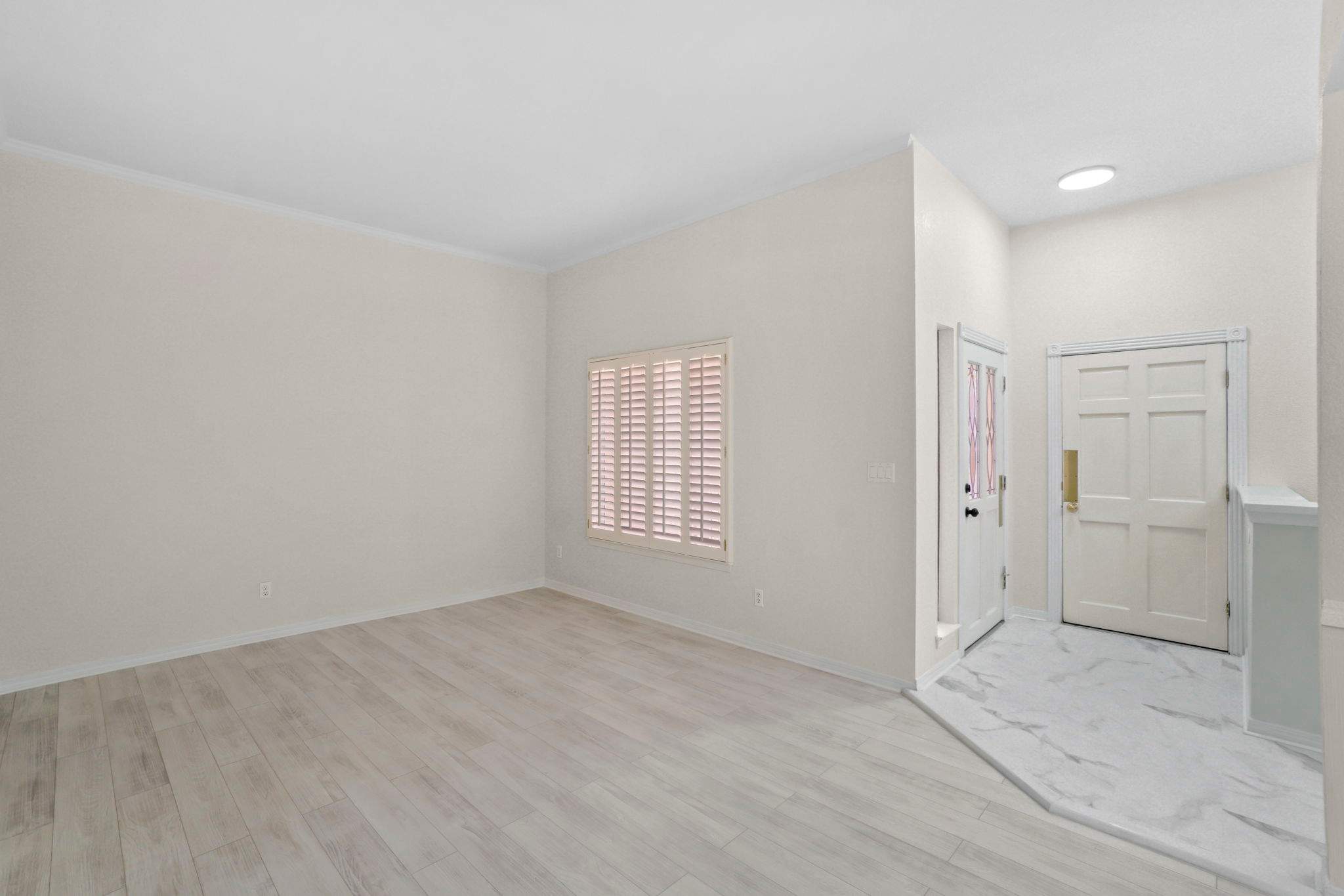 Luxury condo remodel by the golf course by Castro Brothers Solutions