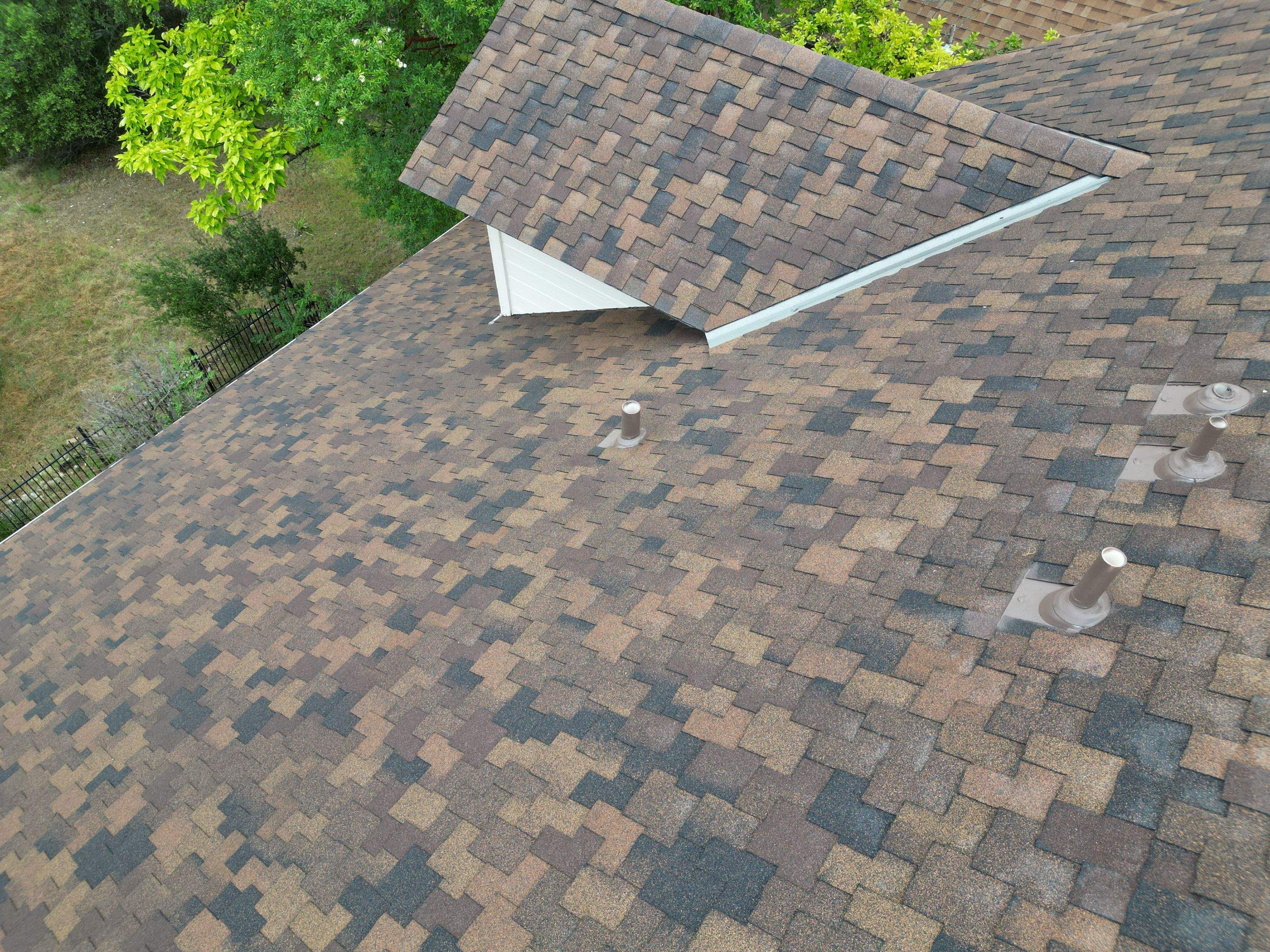 Aged Bark - CertainTeed Presidential Shake   by RoofsOnly.com