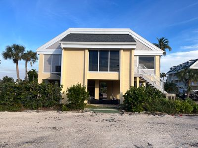 K-Style Seamless Gutter Installation using White Seamless Gutters in Sanibel FL