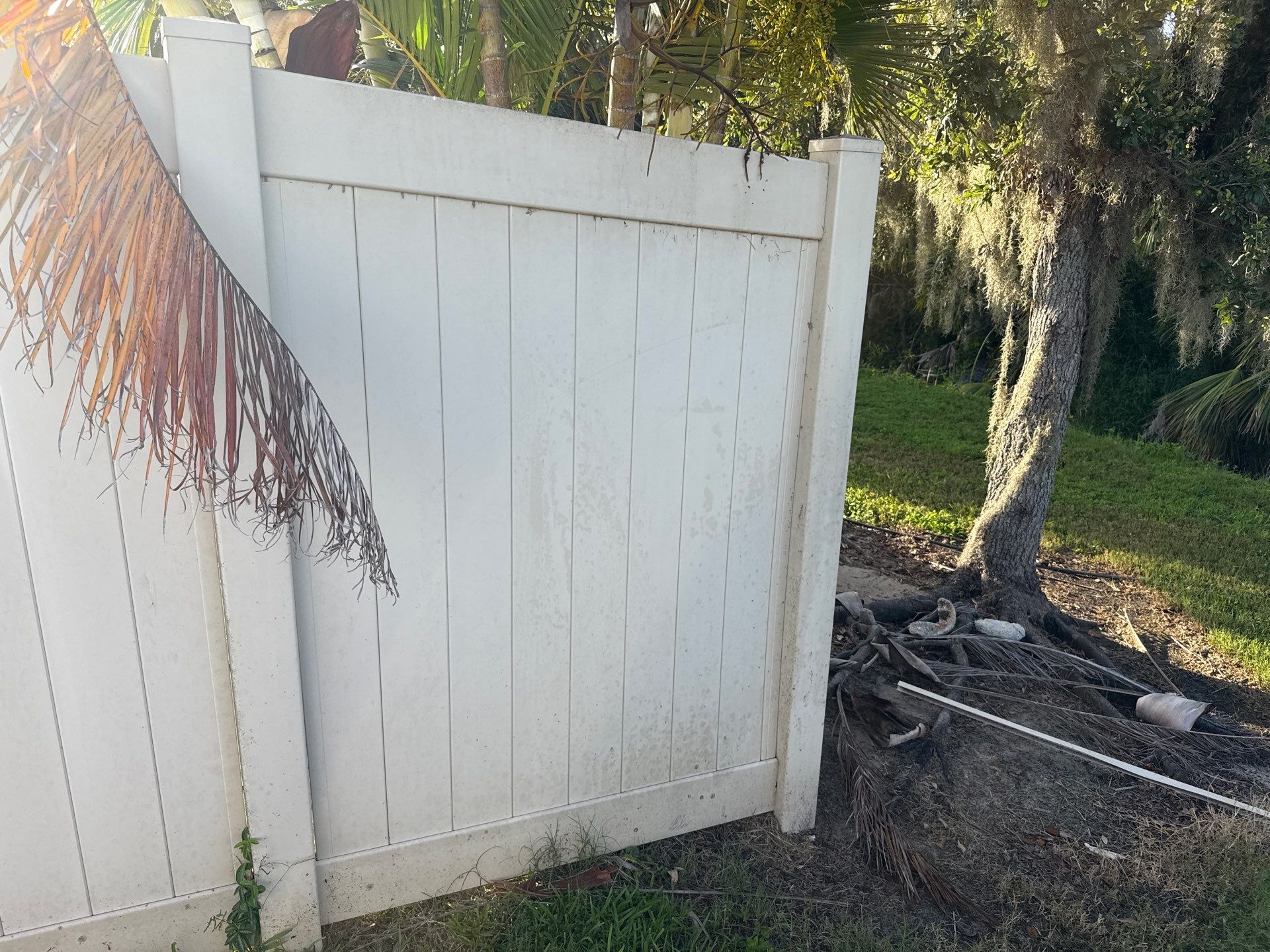 2-Story Stucco House Wash & Tan Vinyl Fence Cleaning | Sheffield Glen Palmetto, FL by Sunshine AquaWash