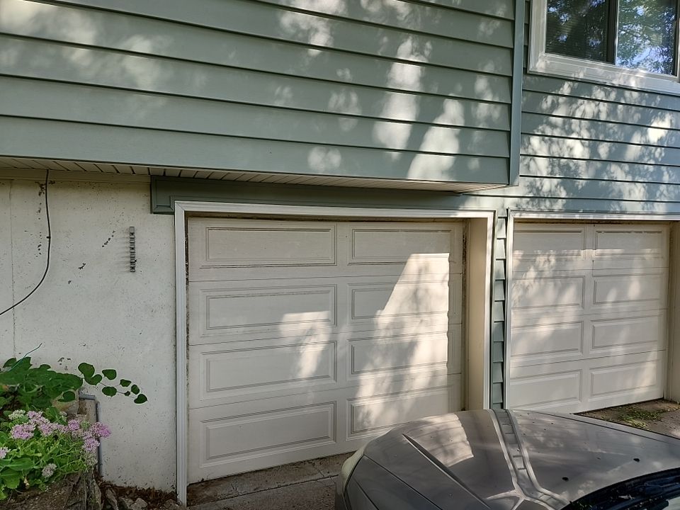 Siding Installation using Crane board D7 by EEC Windows, Siding & Roofing