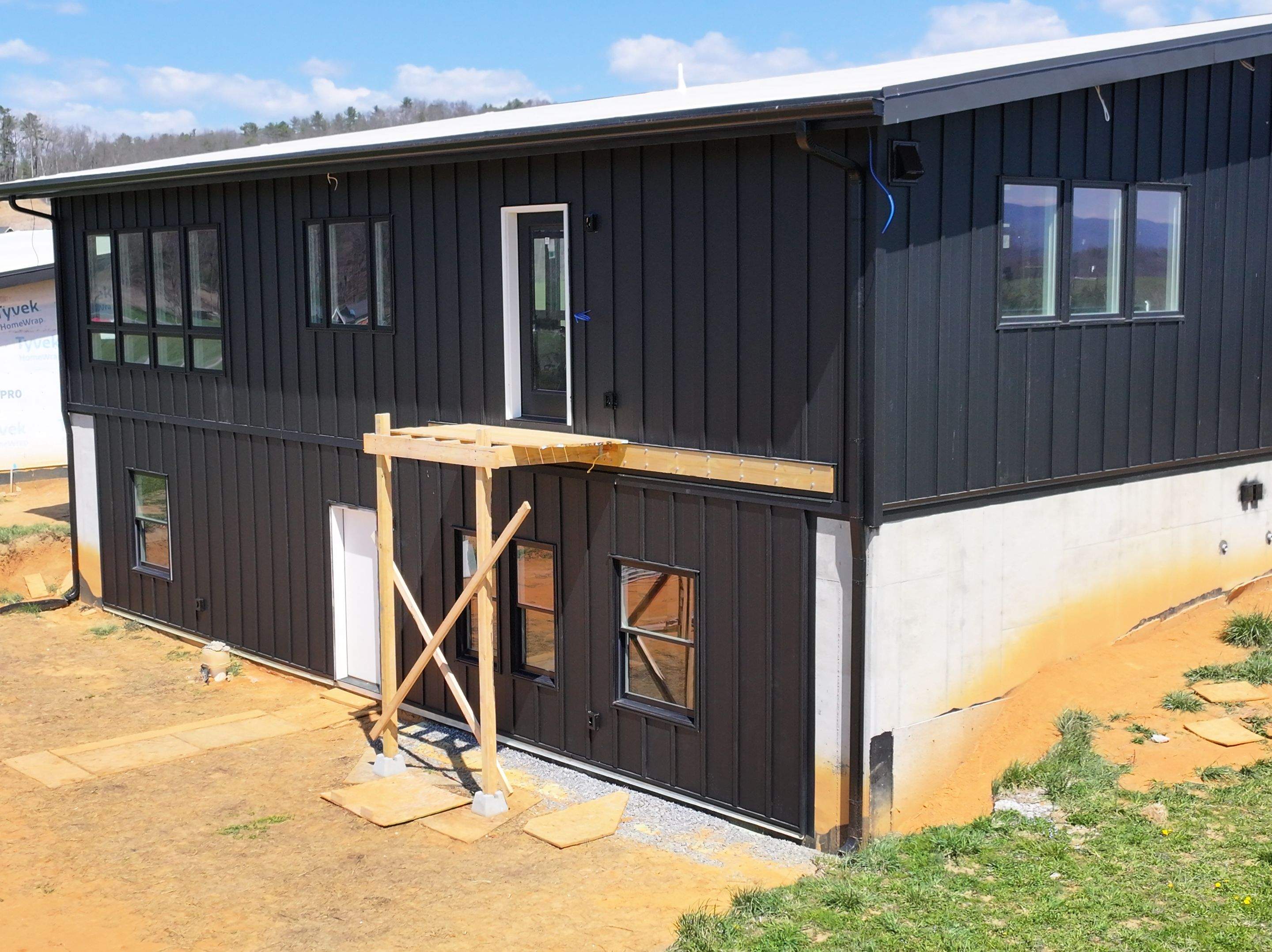 Phillips Residence  by Omnia Roofing