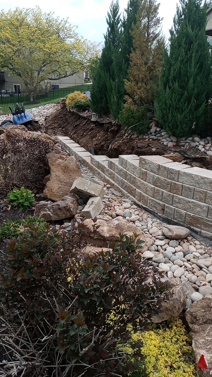 Pool Retaining Wall by LAND ESCAPES LLC
