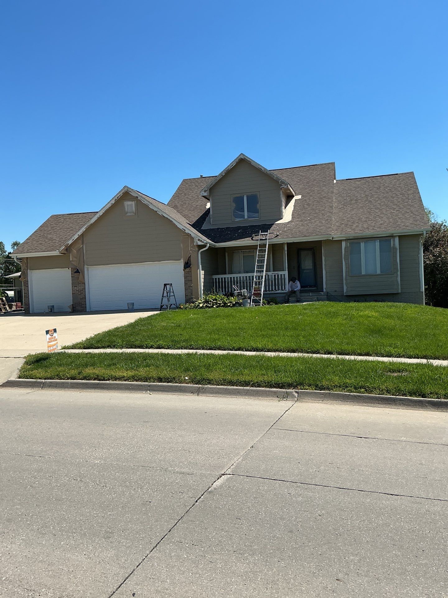 Residential Exterior Repaint  by Midwest Paint LLC