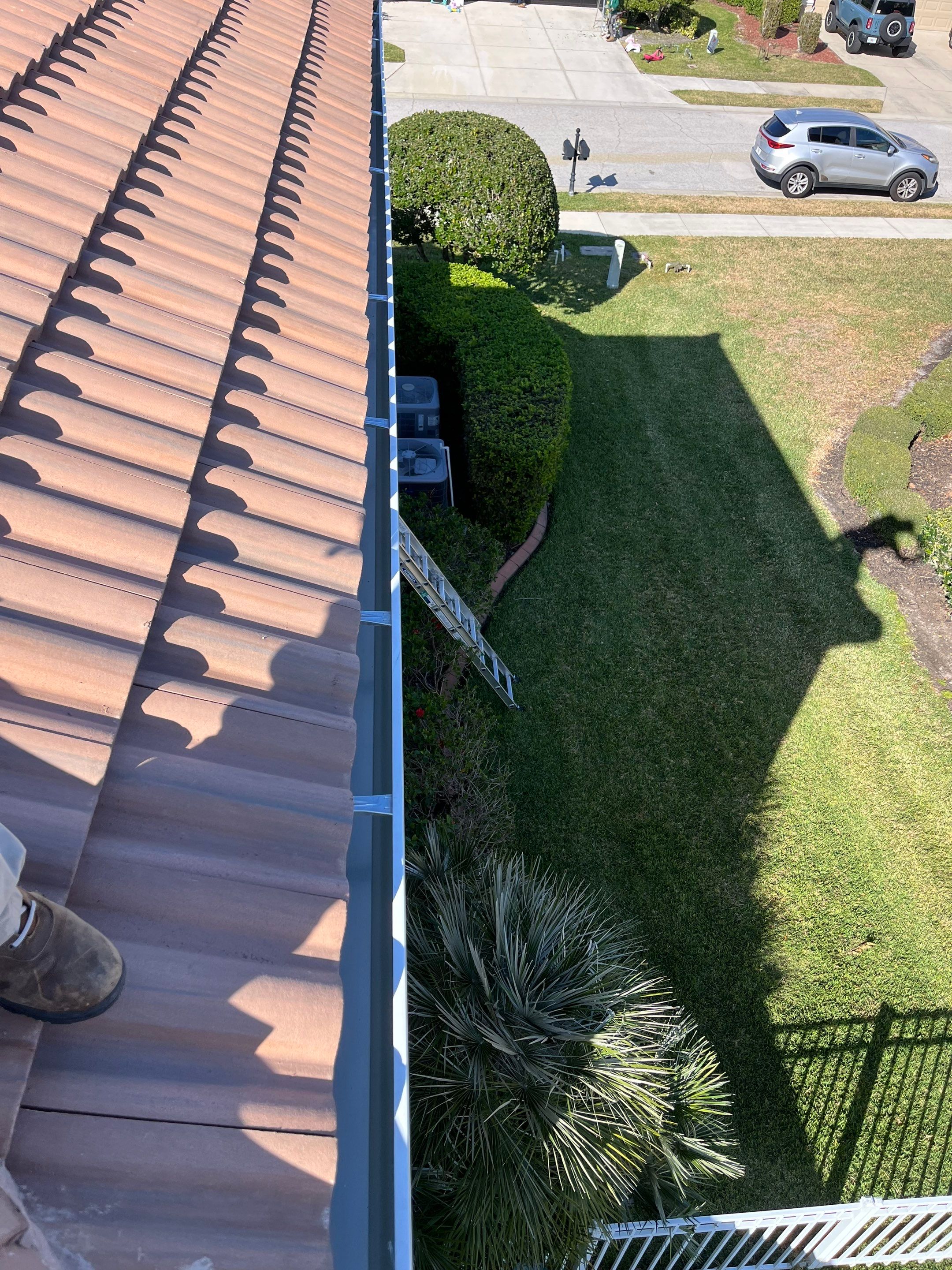 6 Inch Seamless Gutters using White Seamless Gutters in Sarasota FL by Gutter Professors