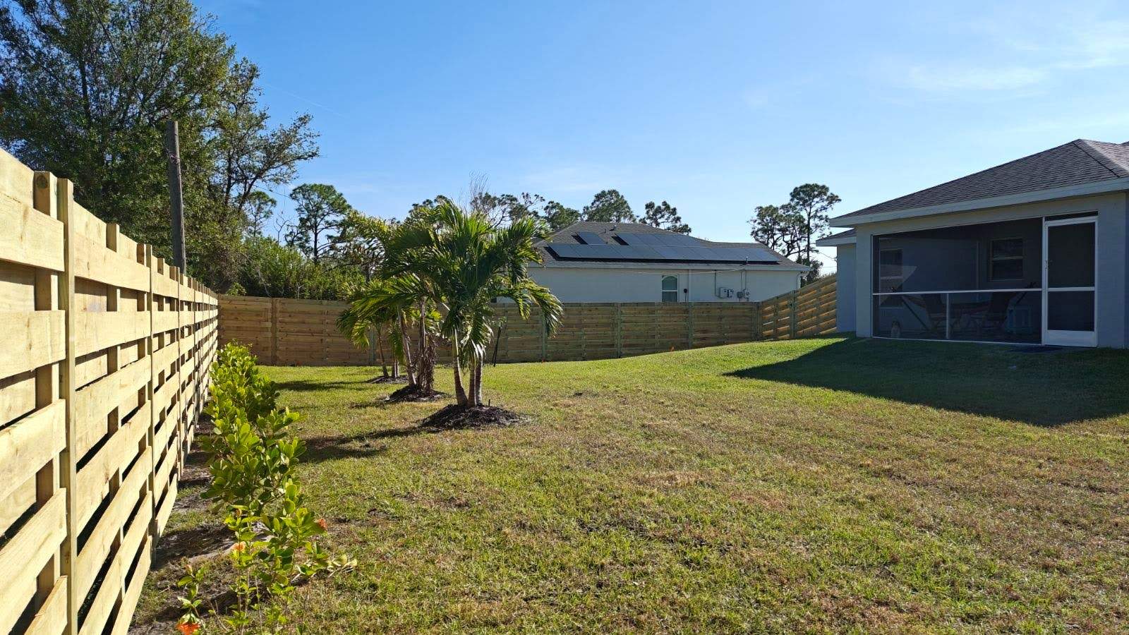 Horizontal Shadowbox Installation in Port Charlotte by True Fence LLC