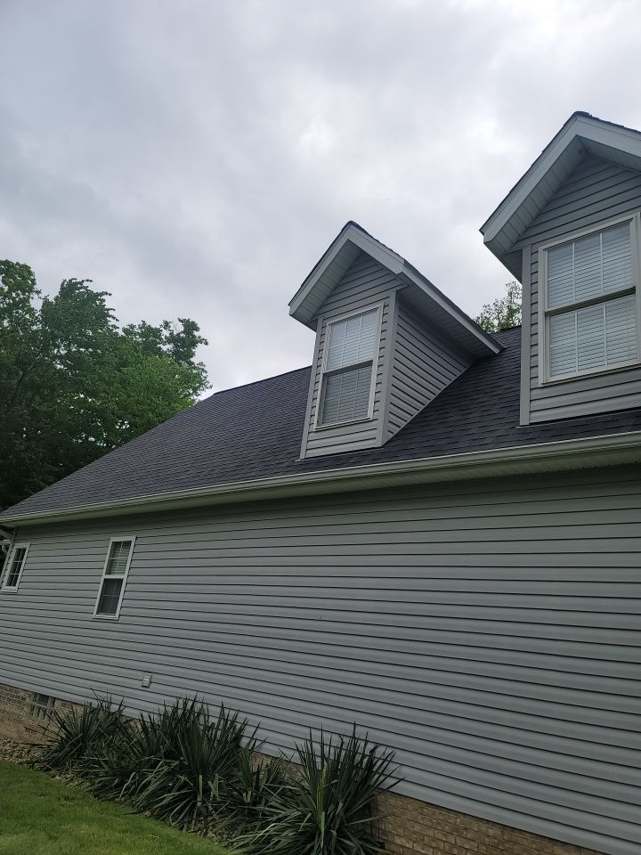 Brand: Atlas Pinnacle Color: Pristine Scotchgarde Black Drip: White by Eagle Eye Roofing