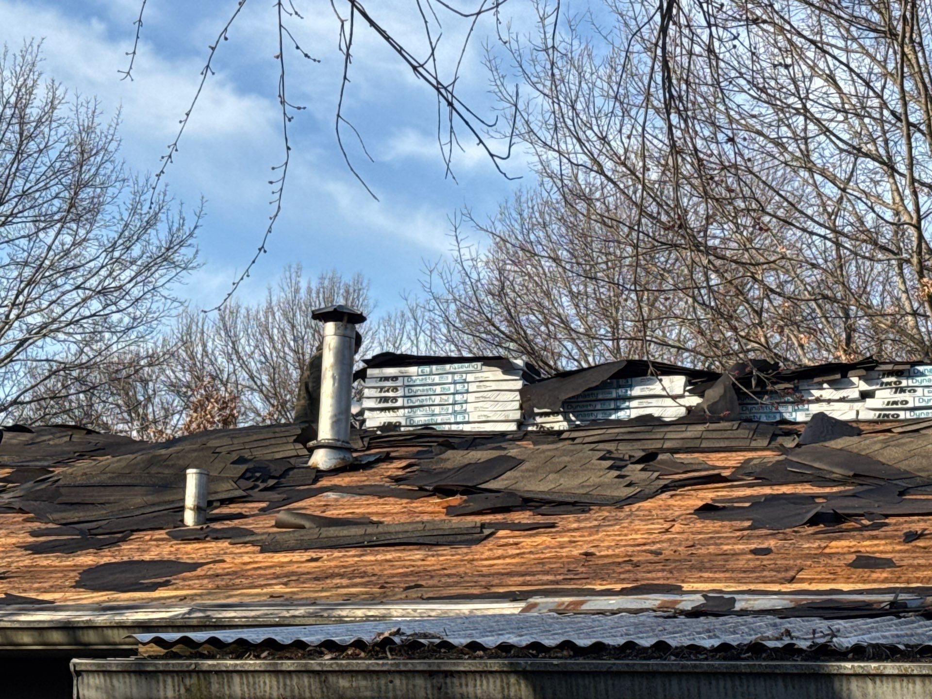 Storm Damage repair in Kansas City Missouri  IKO Dynasty Roof by EEC  Windows, Siding & Roofing 