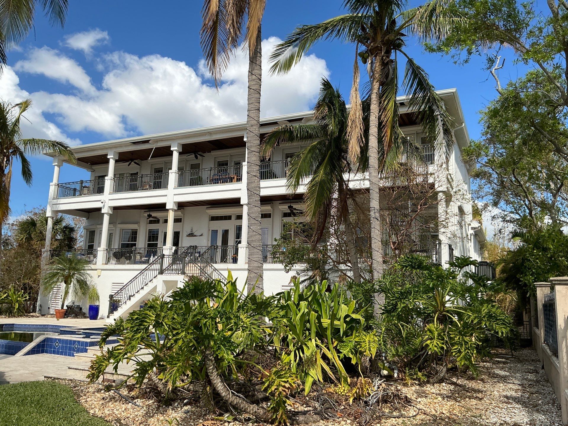 Seamless Gutter Installation for Beach Homes in Sarasota FL by Gutter Professors