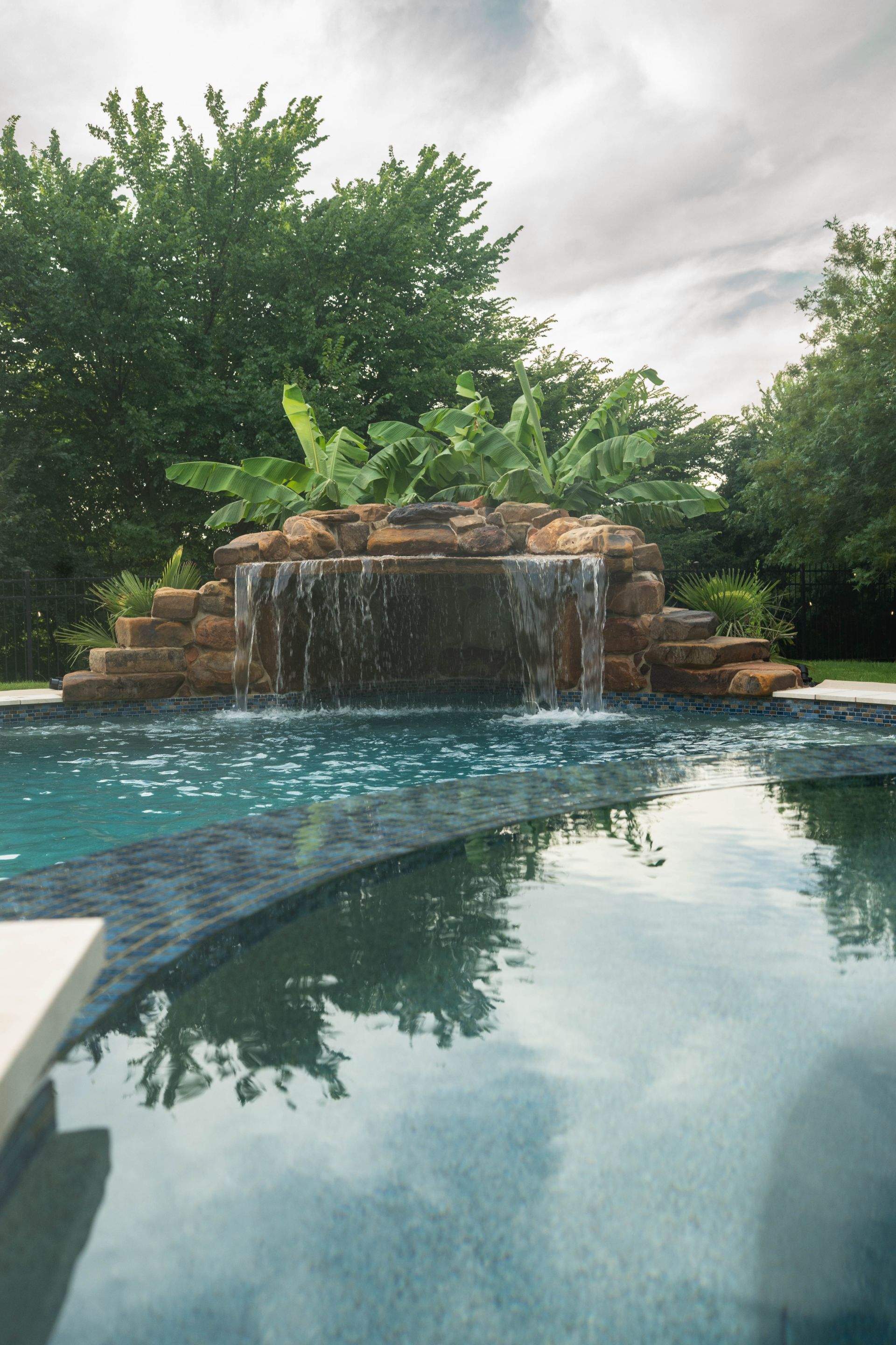 Large Freeform Resort-Style Pool by Pinnacle Pools and Spas - DFW