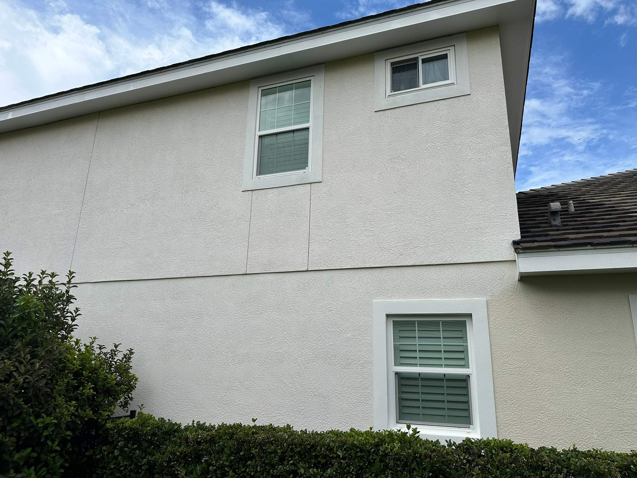 House Wash & Pool Screen Enclosure Cleaning in Winding River Community, Bradenton, FL | Sunshine AquaWash by Sunshine AquaWash