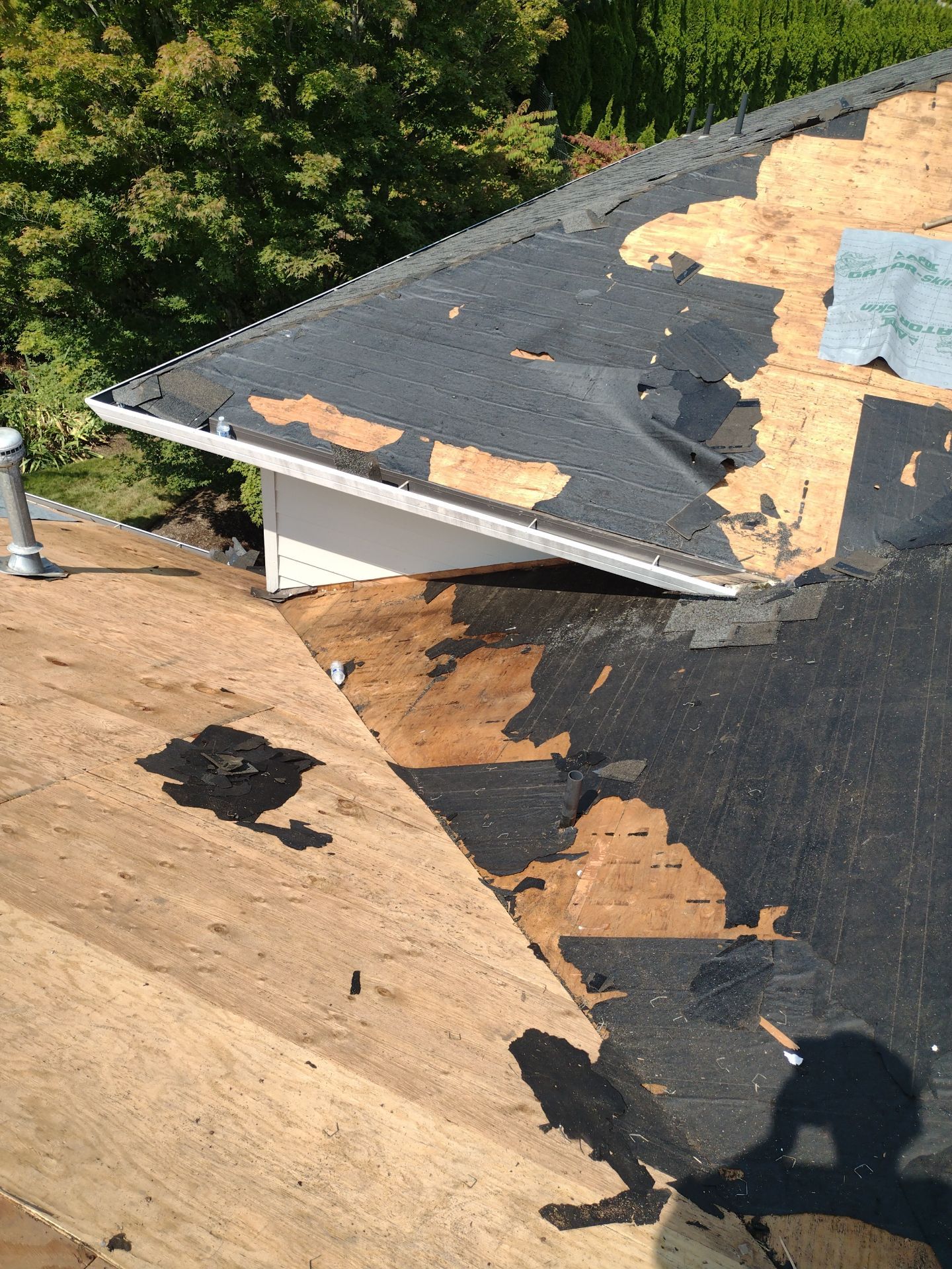 Residential Roofing Installation using IKO Dynasty (Color: Granite Black) by Orezona Building & Roofing Company, Inc.