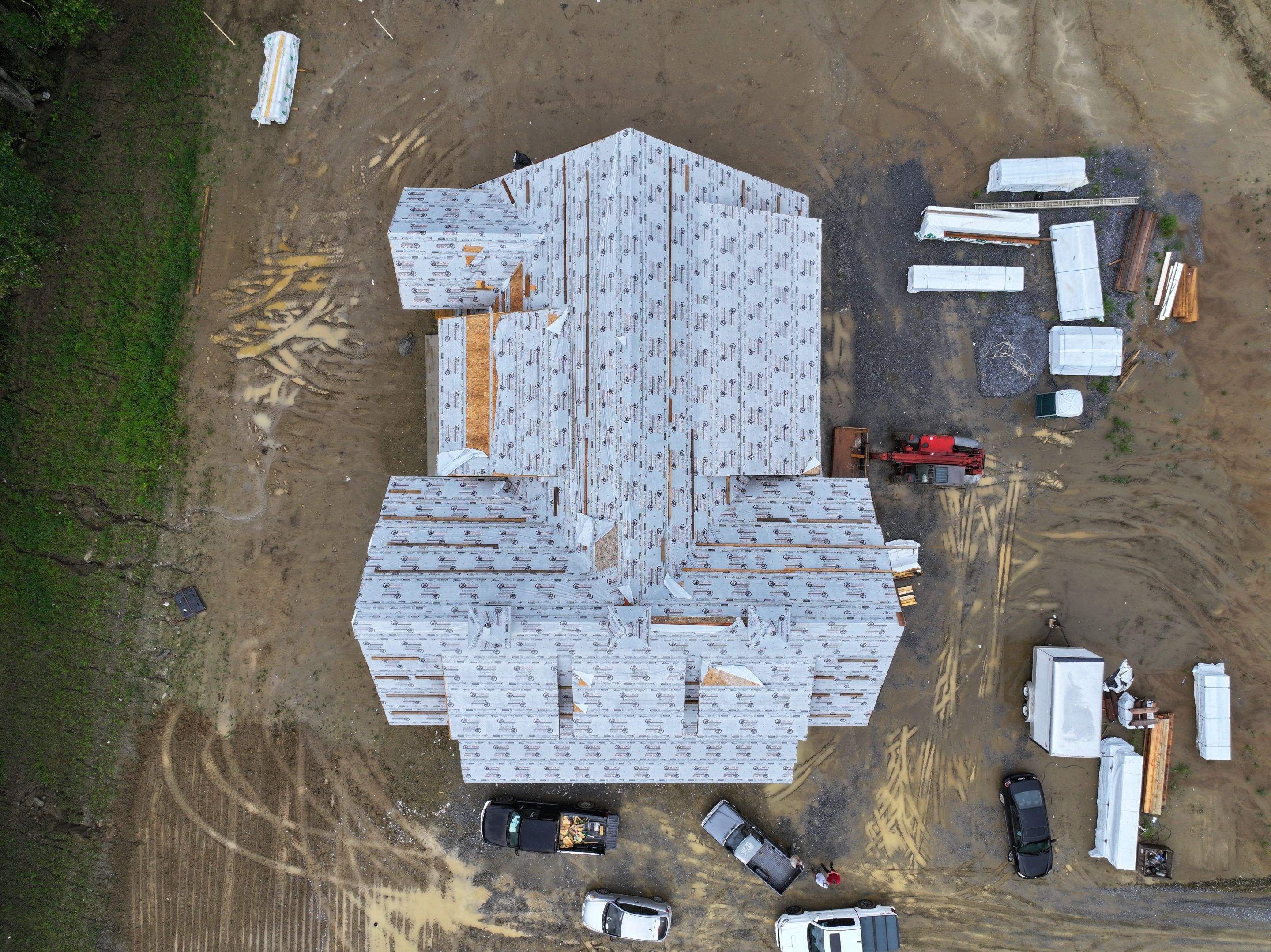 Barn Style House by Omnia Roofing