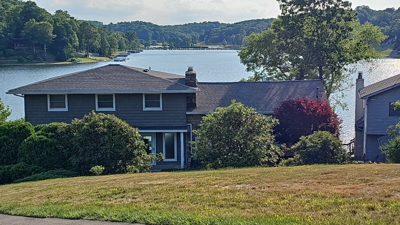 ATLAS PINNACLE HP W/SCOTCHGARD COLOR: WEATHERED WOOD by Eagle Eye Roofing