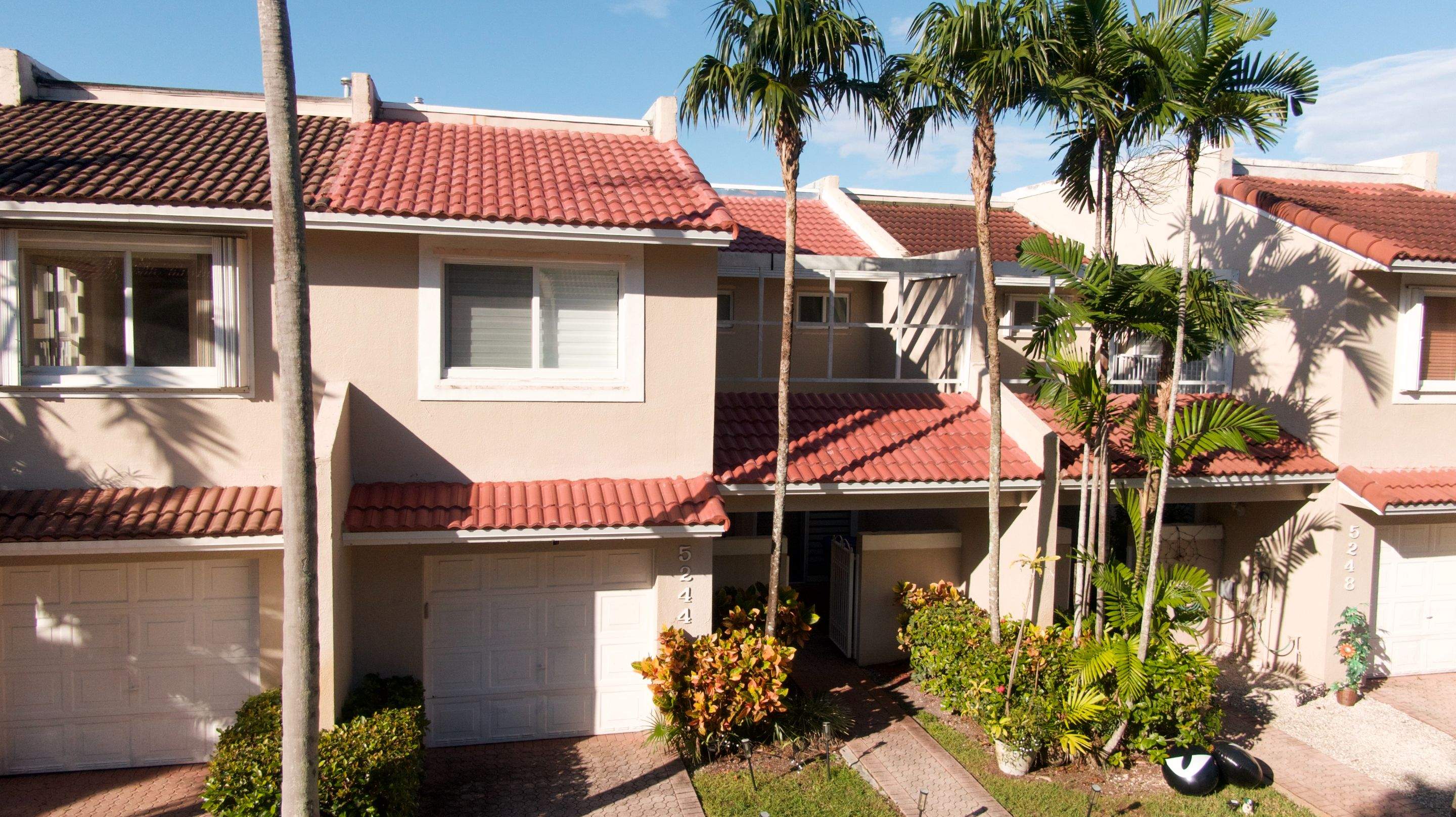 Crown - Tuscany - Smoked Fireclay by Istueta Roofing