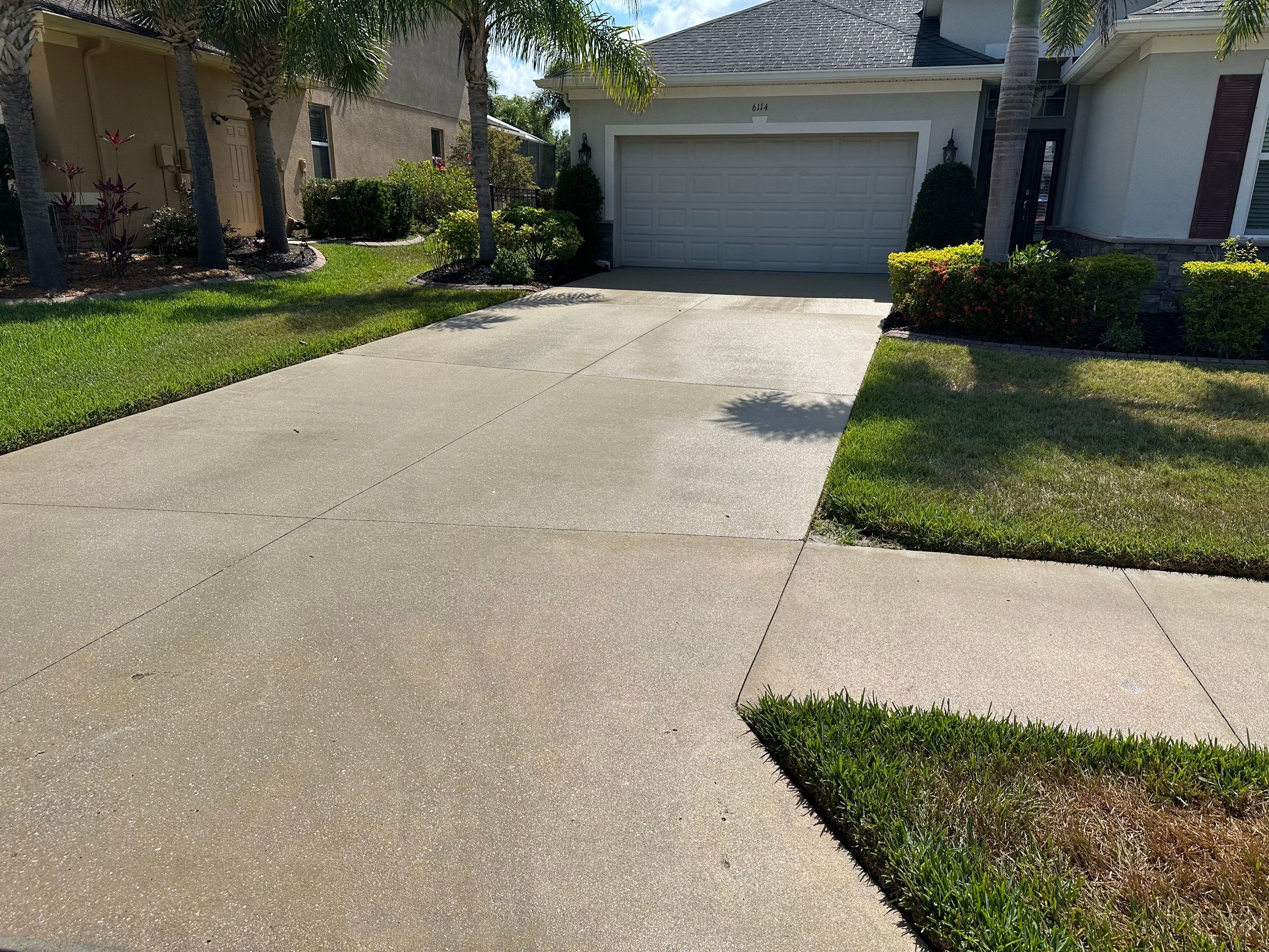 🚗 Concrete Driveway & Sidewalk Cleaning – Old Mill Preserve, Palmetto, FL by Sunshine AquaWash