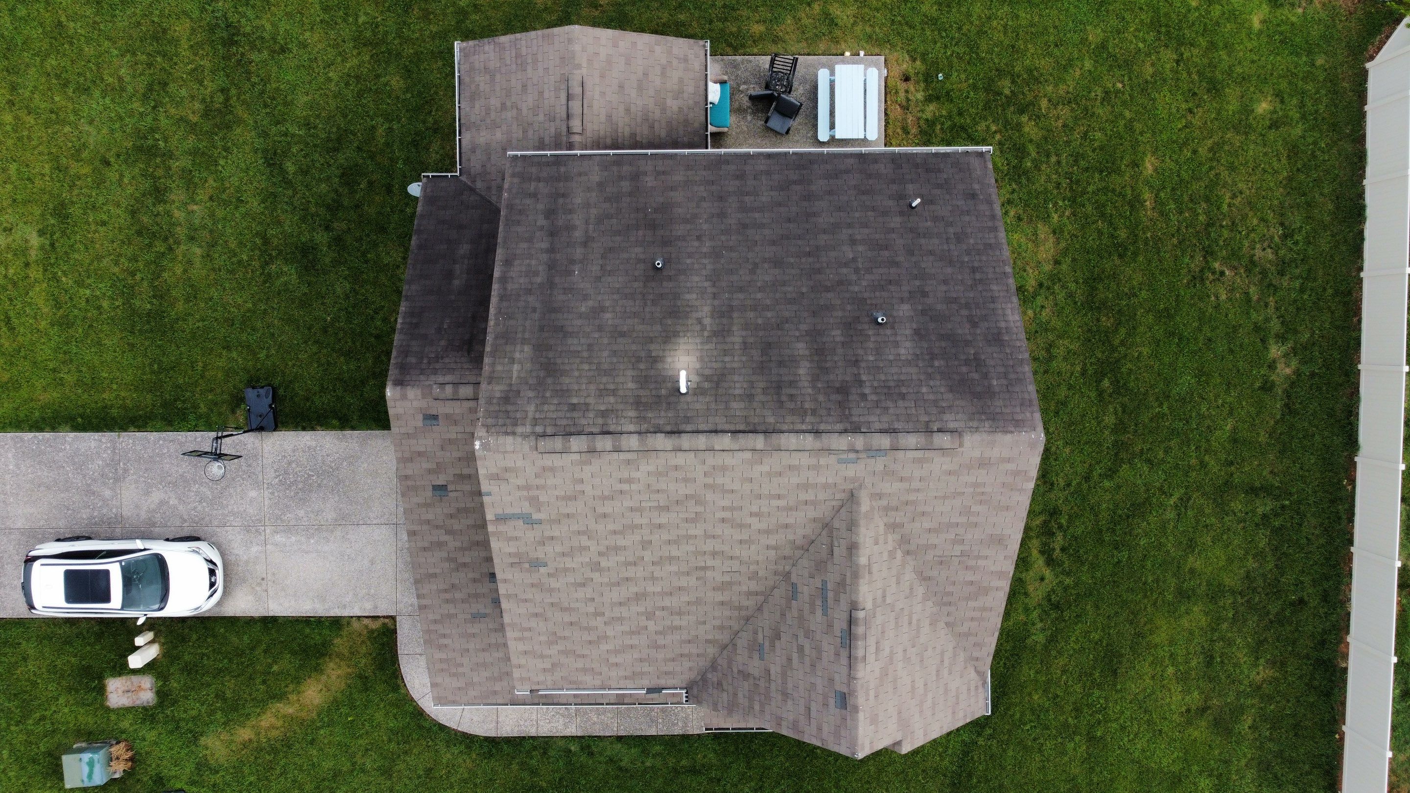 Residential Roofing Installation using Owens Corning Oakridge Roofing System by Undersun Roofing 