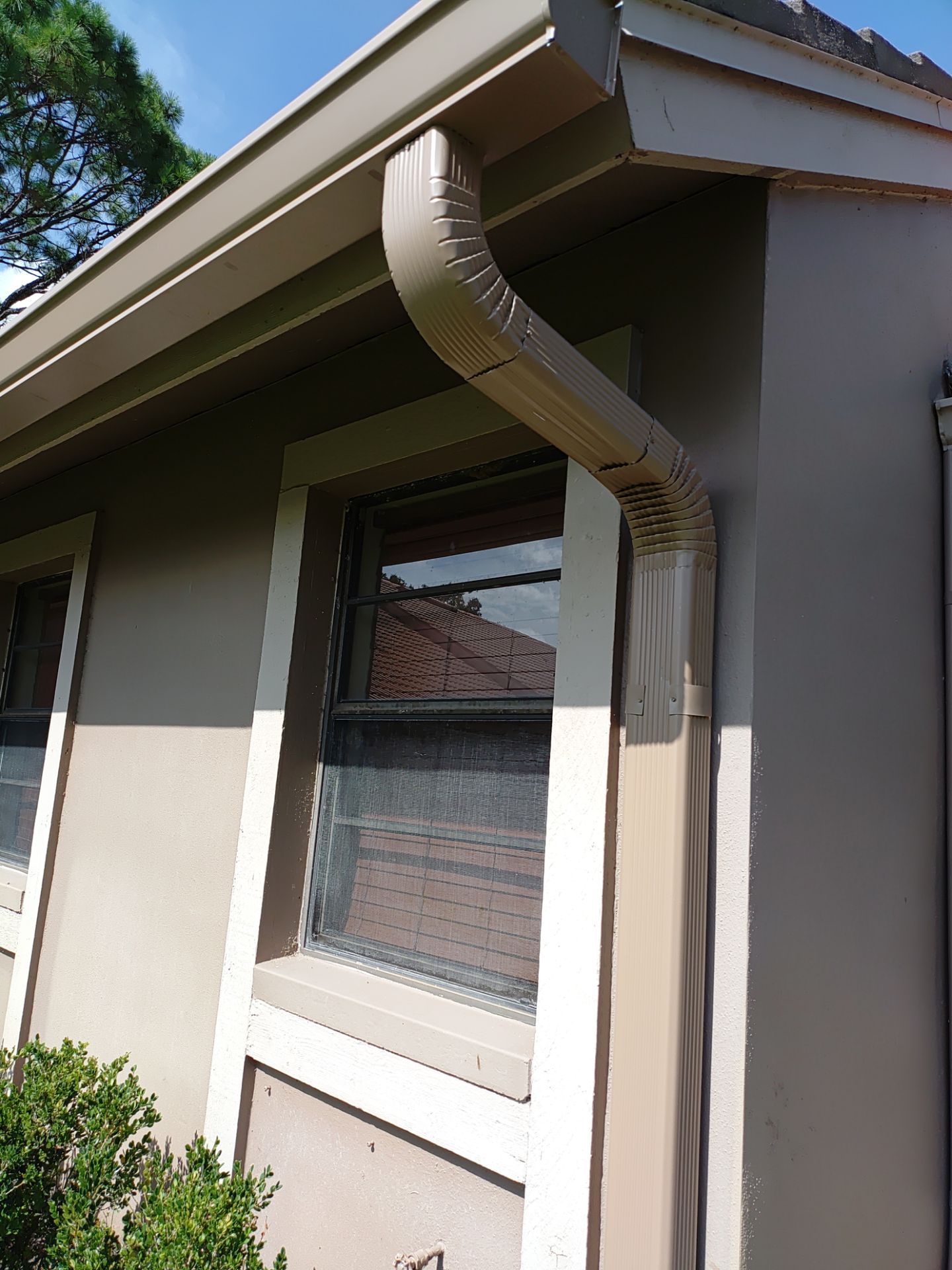 Replace gutter using Gutter Guards, Seamless Gutters, New Downspouts in Palm Harbor FL by Gutter Professors