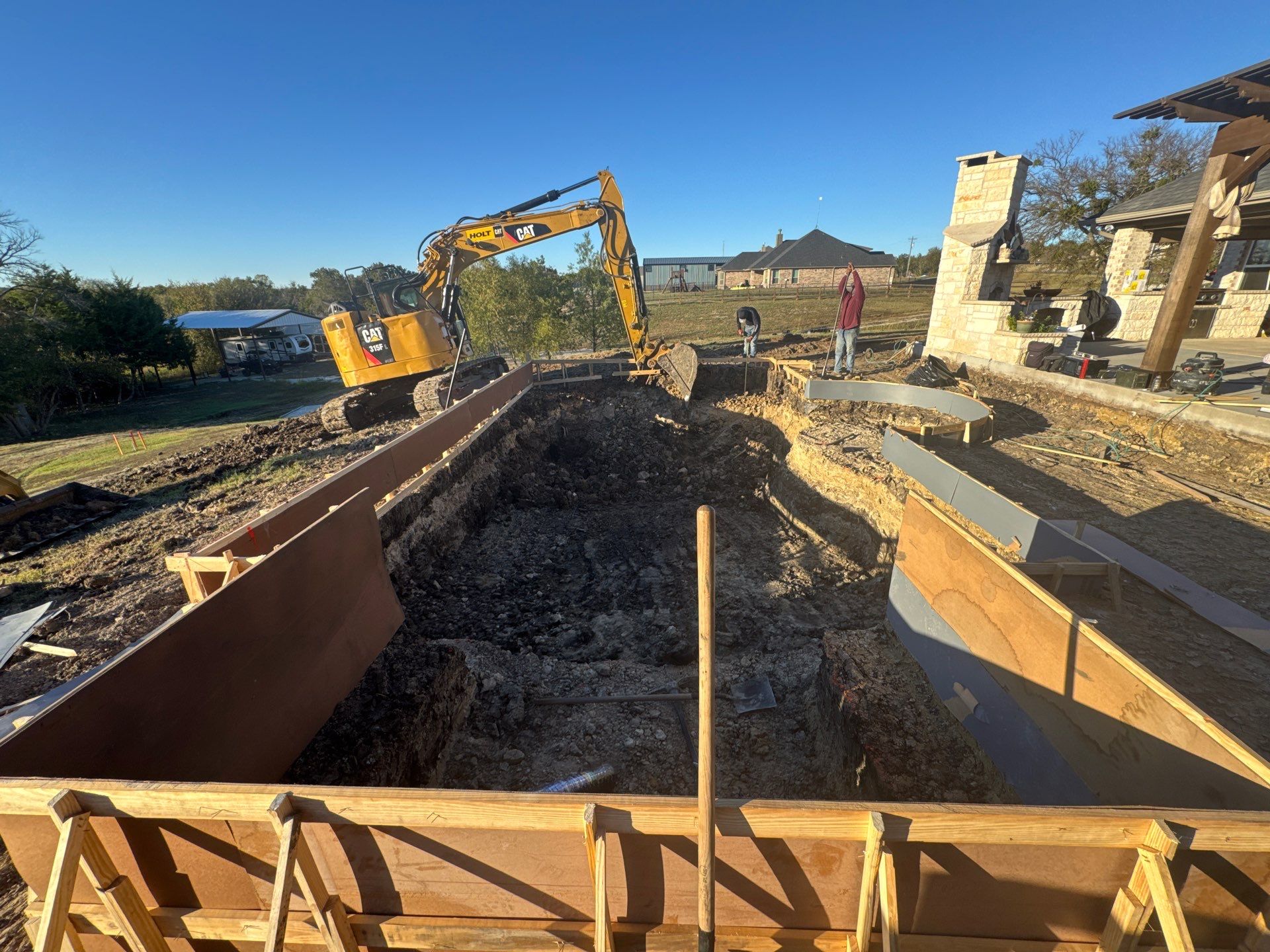 Large Classical Pool and Spa by Pinnacle Pools and Spas - DFW