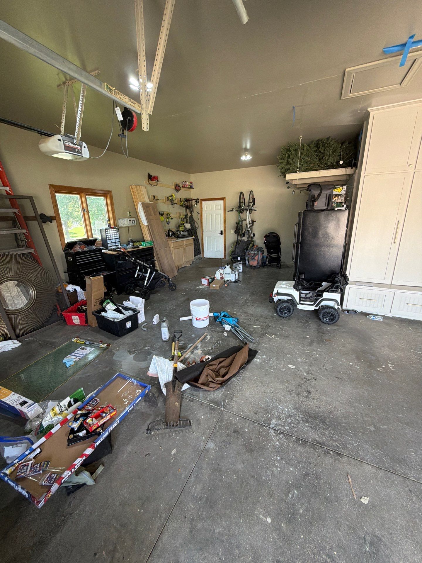 Cabin FEver Flake Garage Floor Coating Installation in Sioux Falls by Select Painting, Coatings & Garage Cabinets