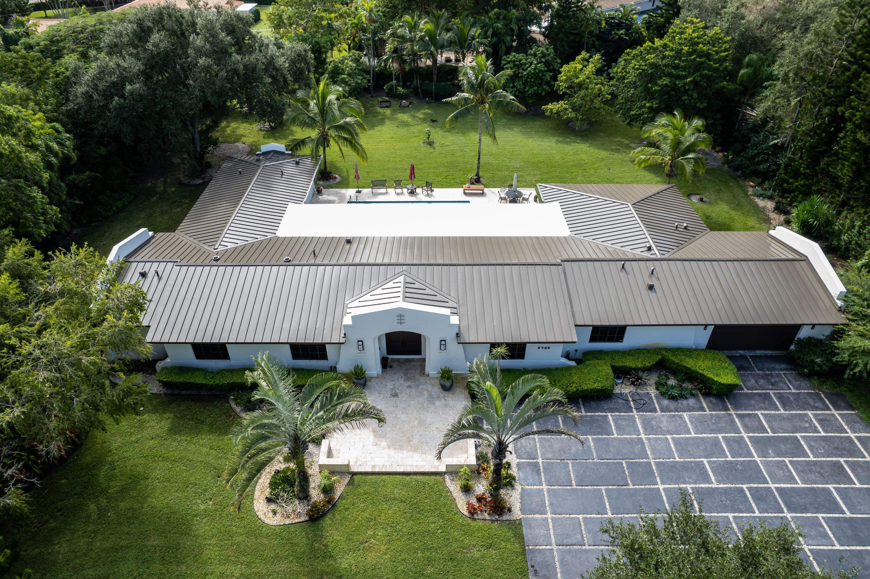 Metal Roof - Galvalume - Medium Bronze by Istueta Roofing