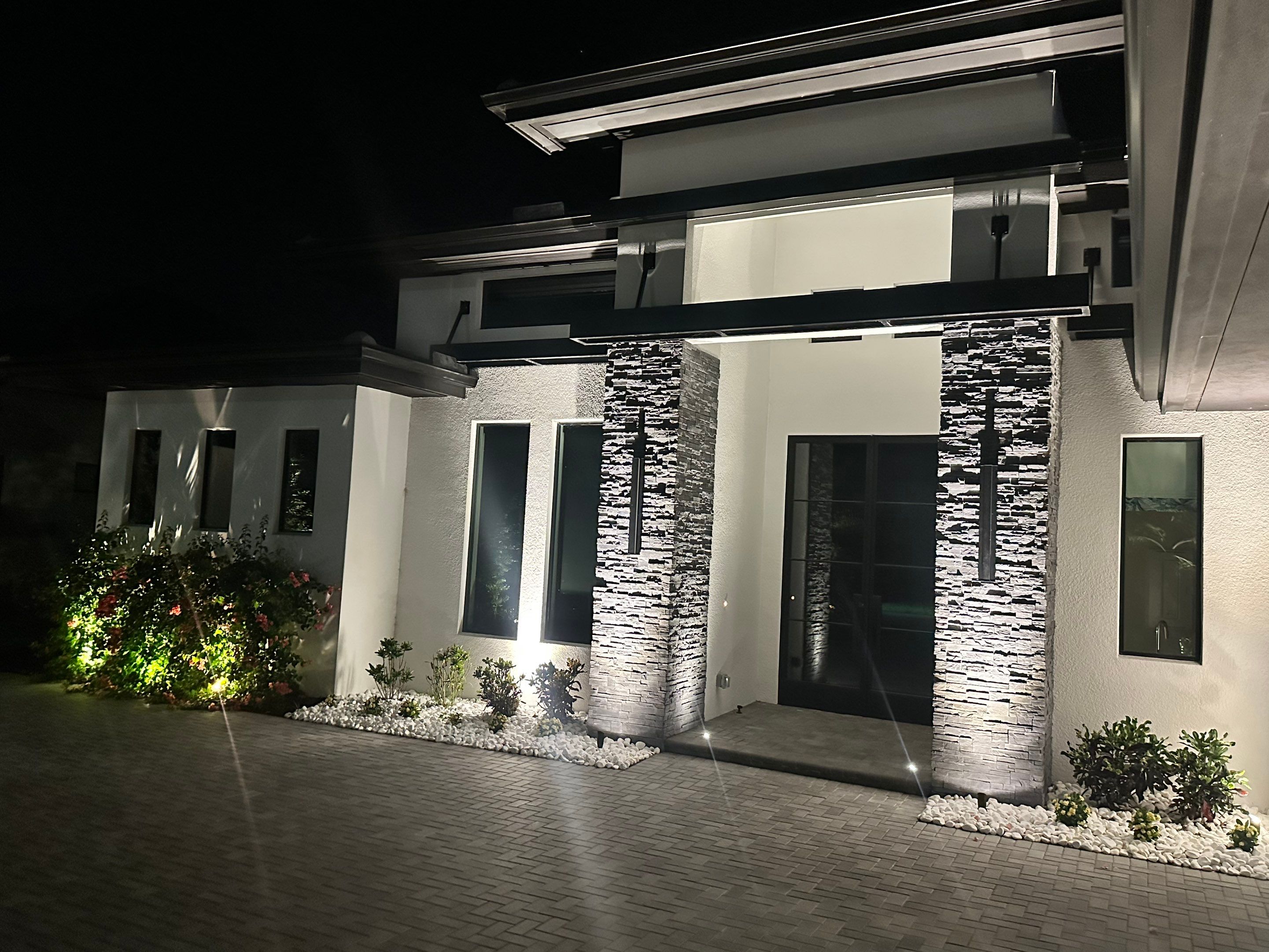 Modern Architectural and Landscape Lighting Installation in Sarasota by Illuminate Landscape Designs