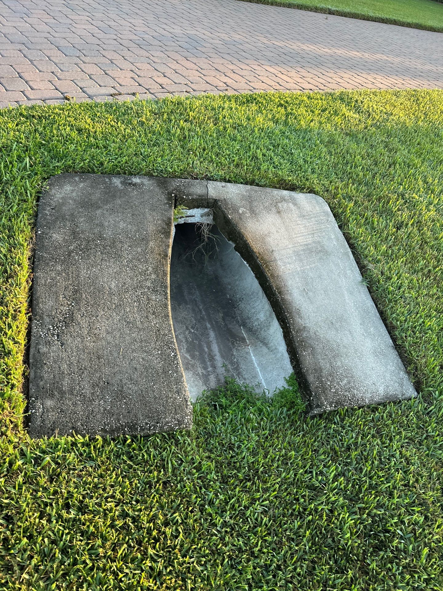 Paver Patio/Lanai & Driveway Cleaning in Winding River, Bradenton, FL | Sunshine AquaWash by Sunshine AquaWash