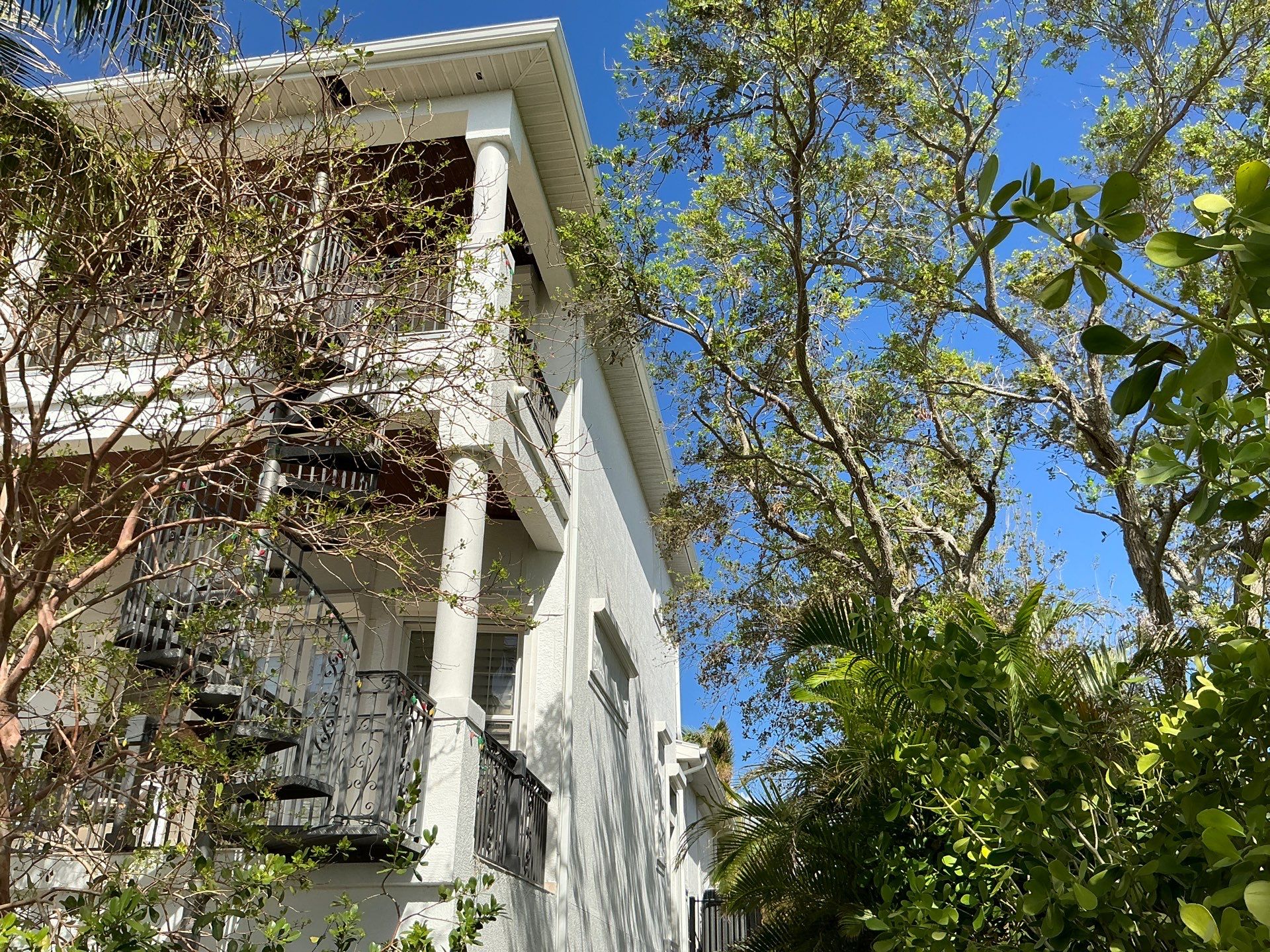 Seamless Gutter Installation for Beach Homes in Sarasota FL by Gutter Professors