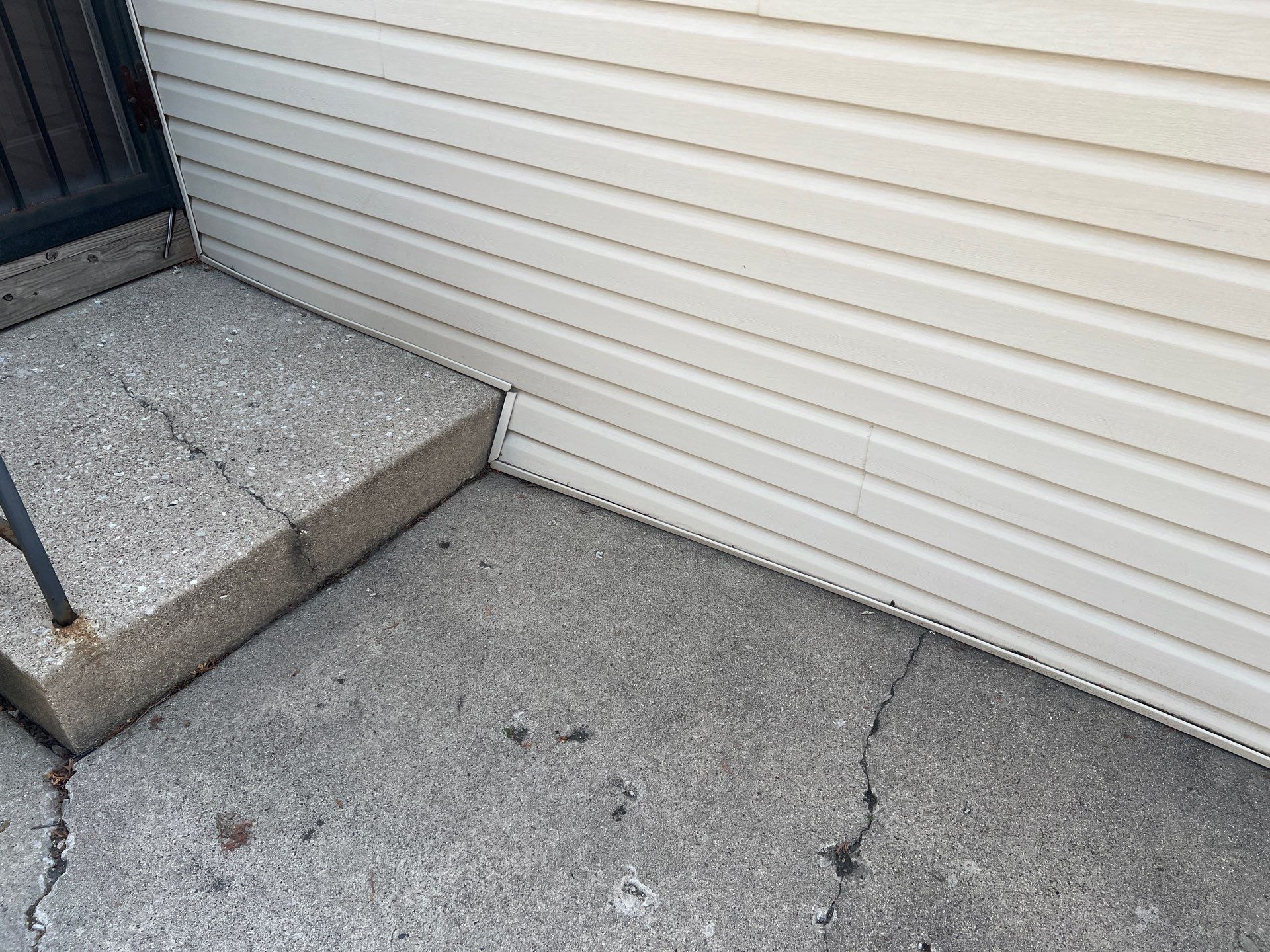 Housewashing  using Algaecide, soft wash soap by Northern Power Washing LLC.