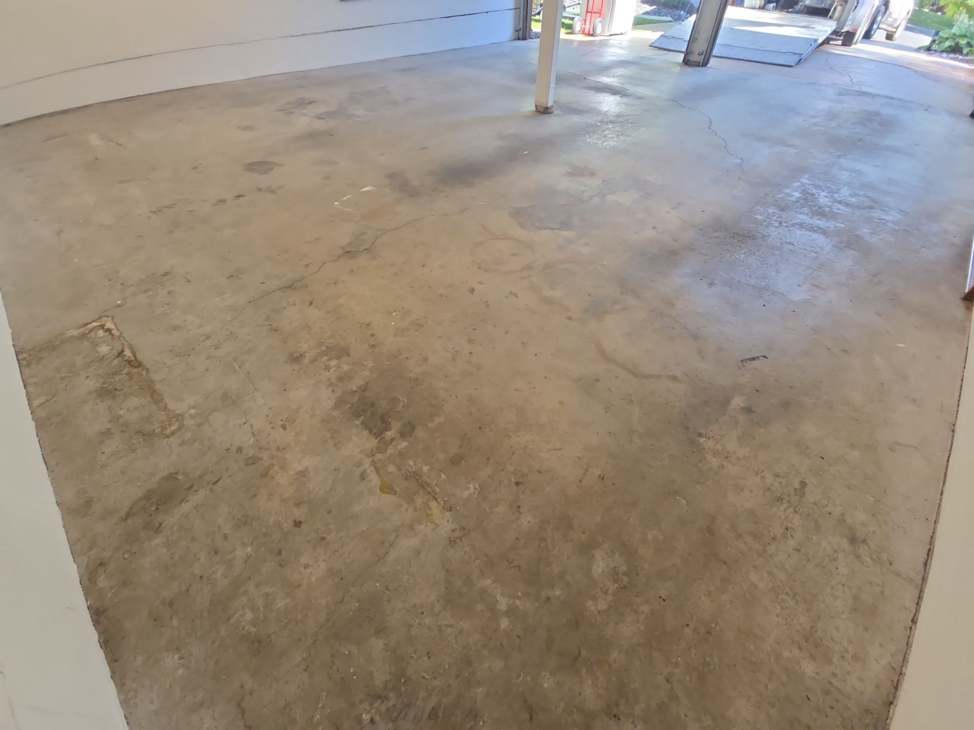 Pullman Garage Floor Transformation with Pebble Beach Flake Coating by Croc Coatings, LLC