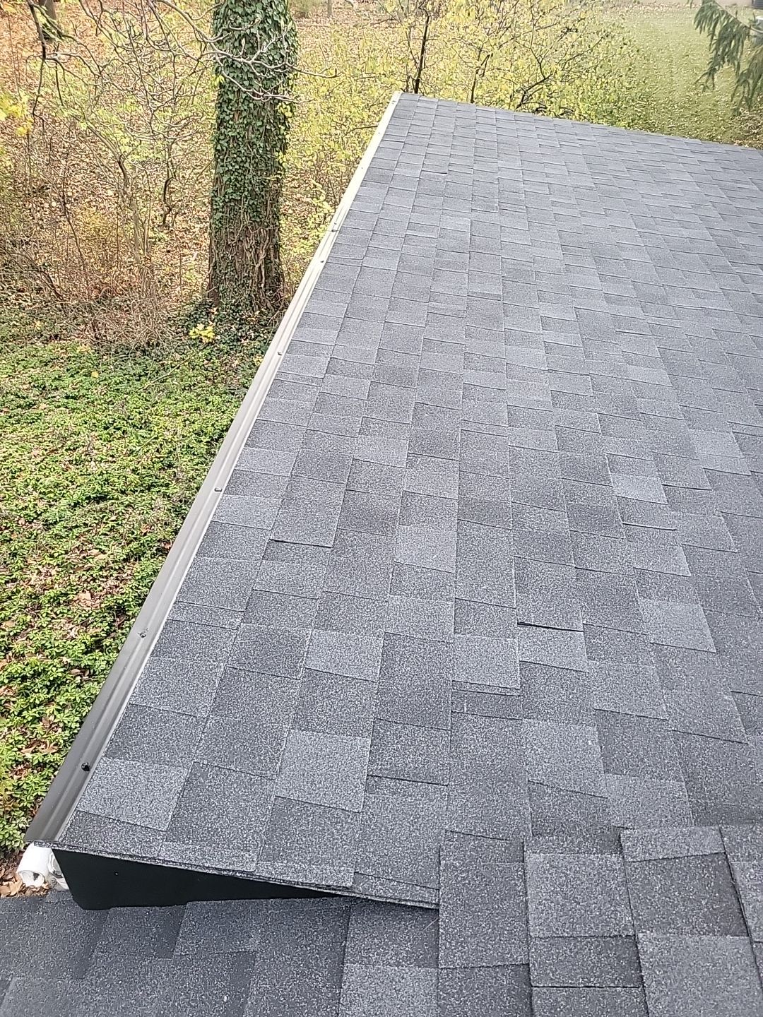 ATLAS PINNACLE COLOR: BLACK SHADOW by Eagle Eye Roofing