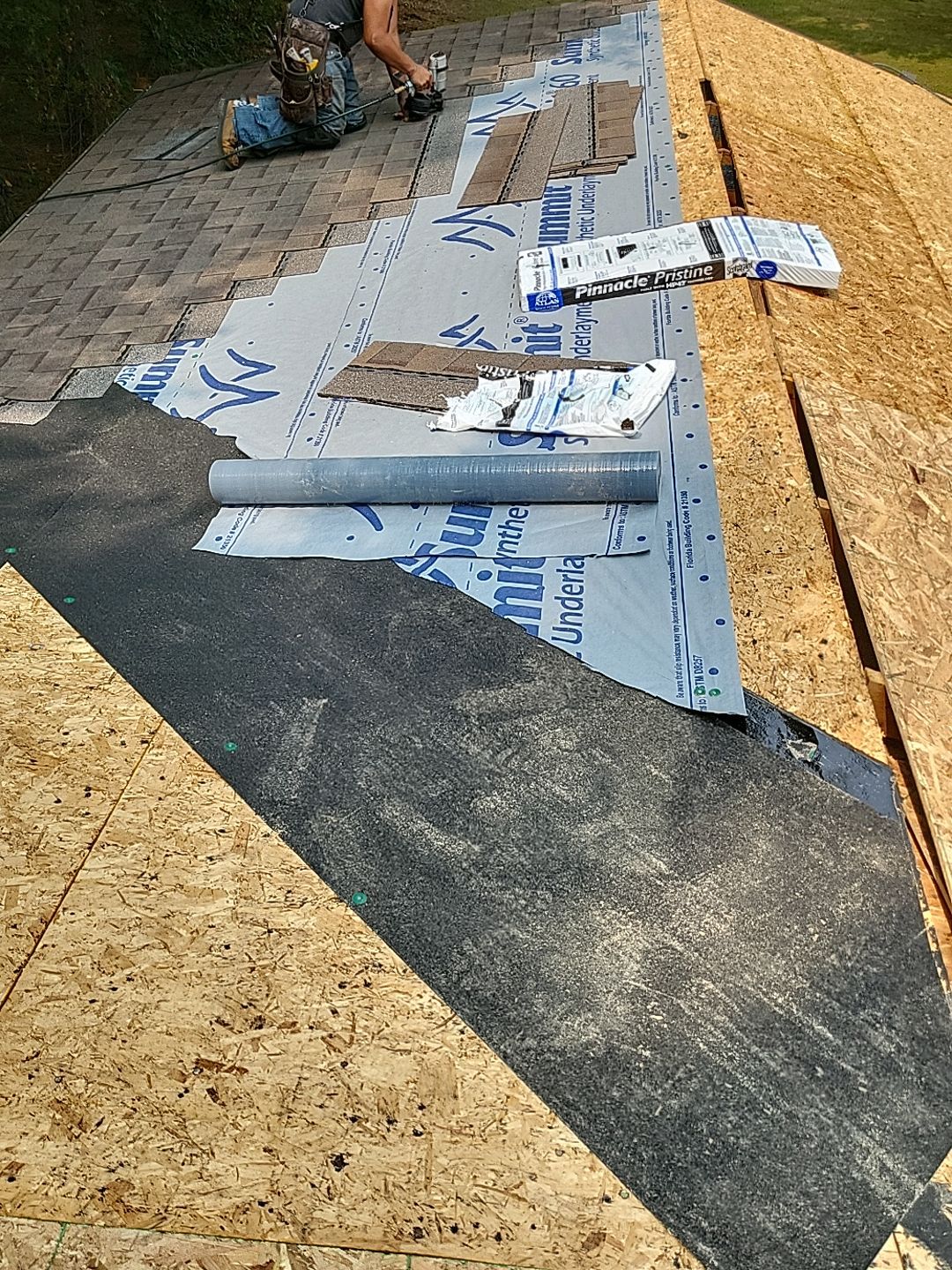 ATLAS PINNACLE COLOR: HEATHERBLEND by Eagle Eye Roofing