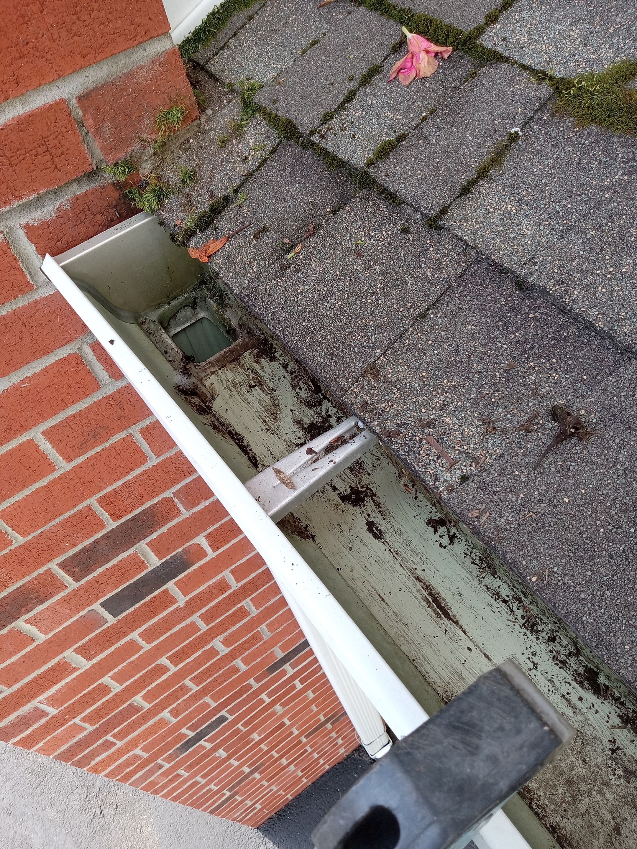 Commercial gutter cleaning West Virginia after photo with clean gutters