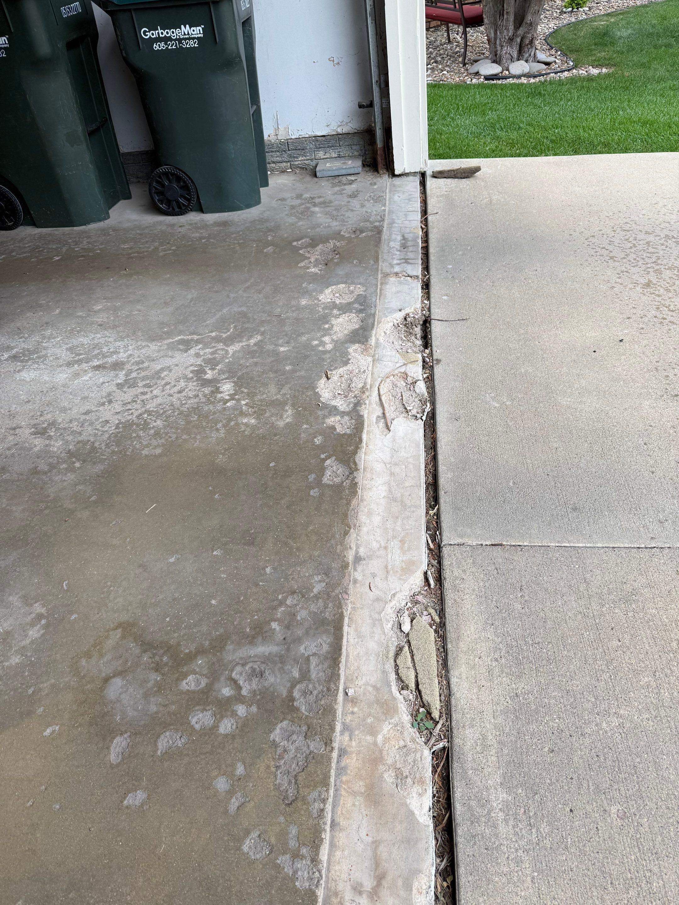 Custom Creekbed Garage Floor Coating in Sioux Falls by Select Painting, Coatings & Garage Cabinets