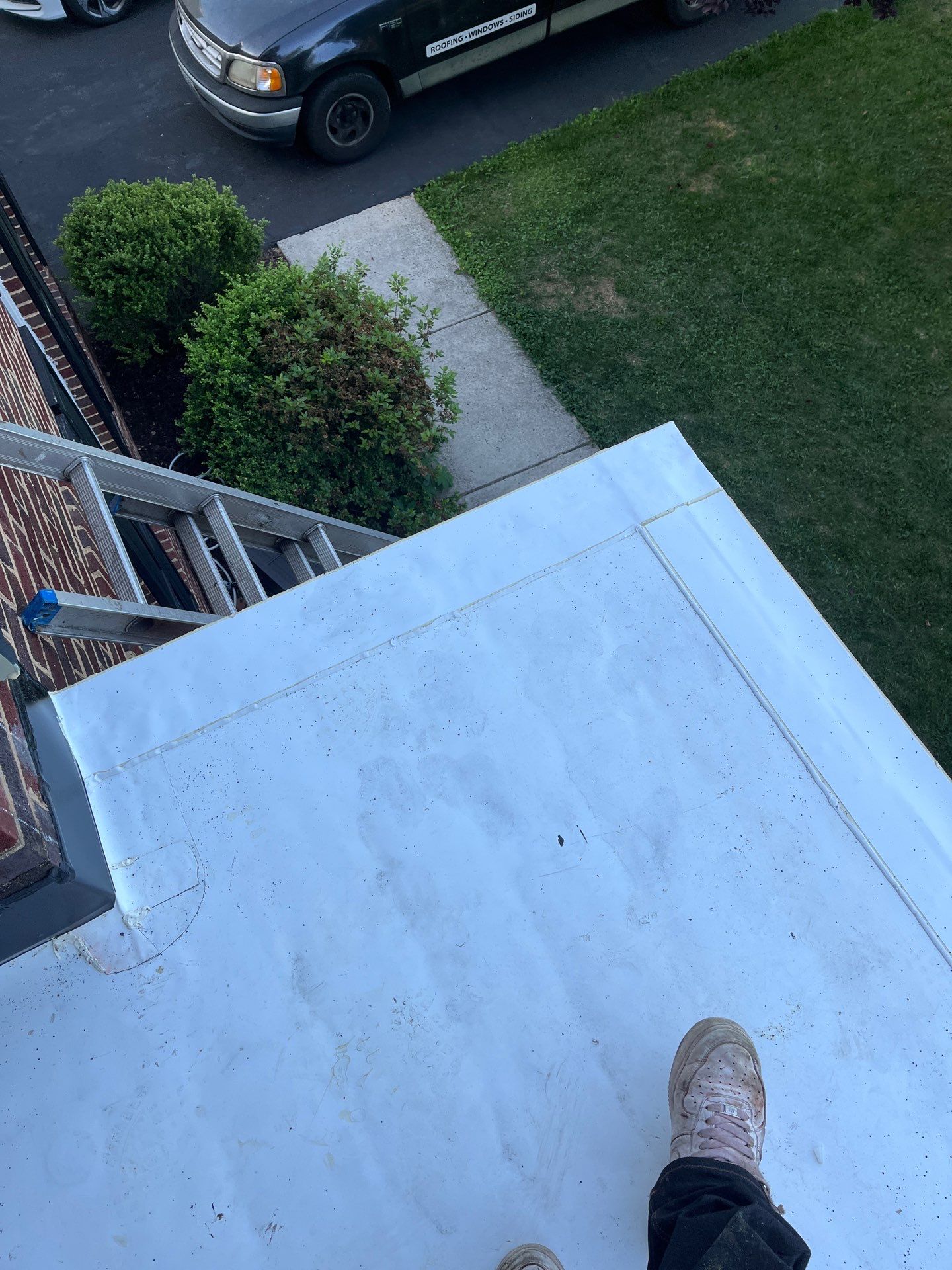 Springfield: CertainTeed Landmark Pro Designer Shingles in Max Def Charcoal Black by RM Banning, Inc.