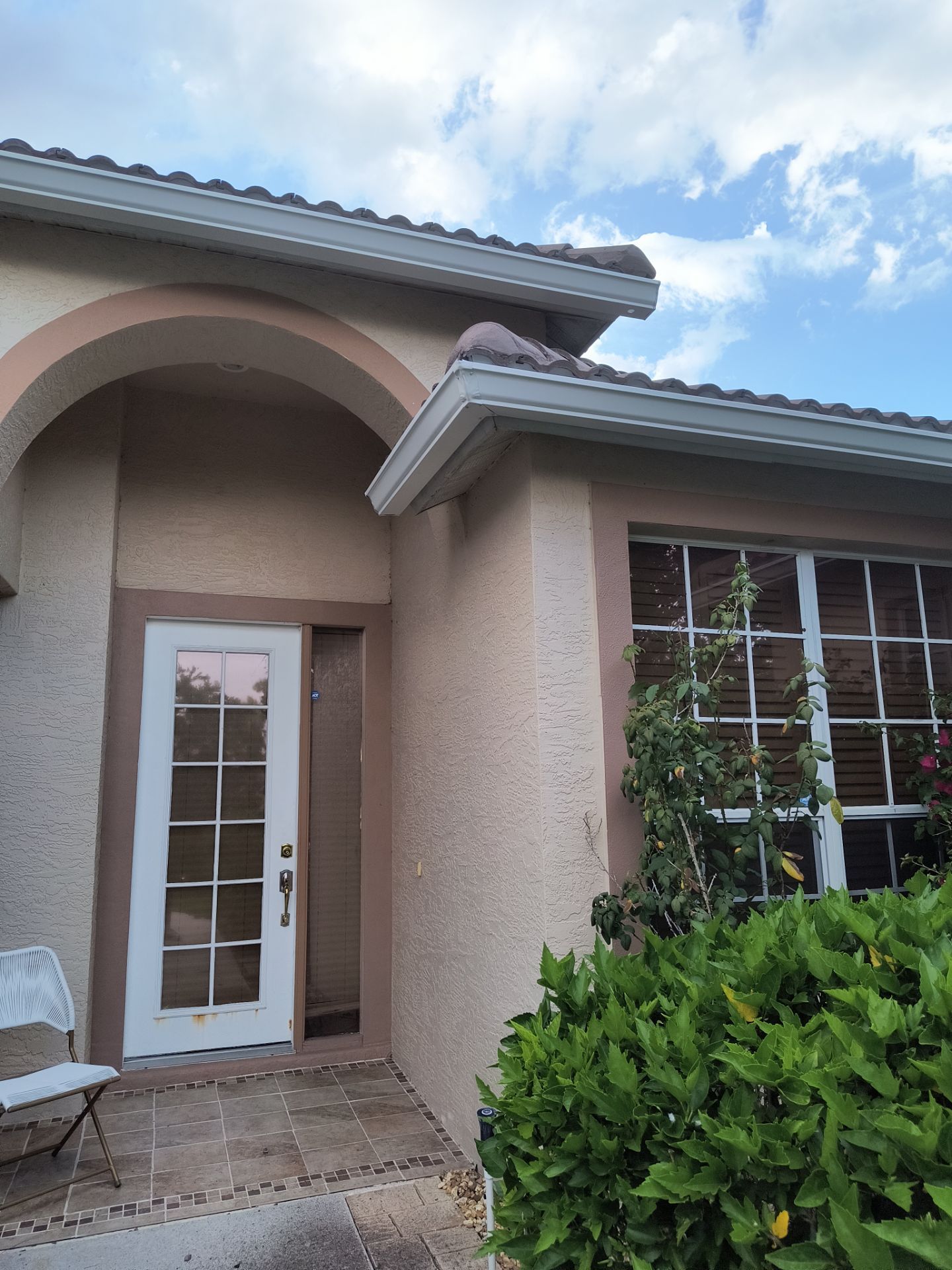 7 inch seamless gutters using K-Style Seamless Gutters in Sarasota FL by Gutter Professors