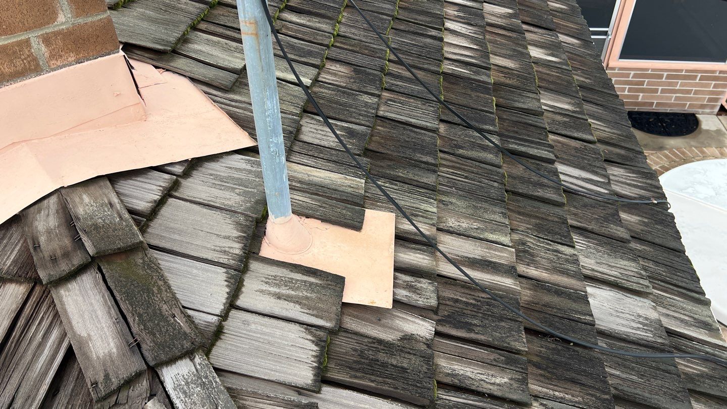 Installation of Certainteed Presidential shingles on residential house by Straight Edge Roofing Inc