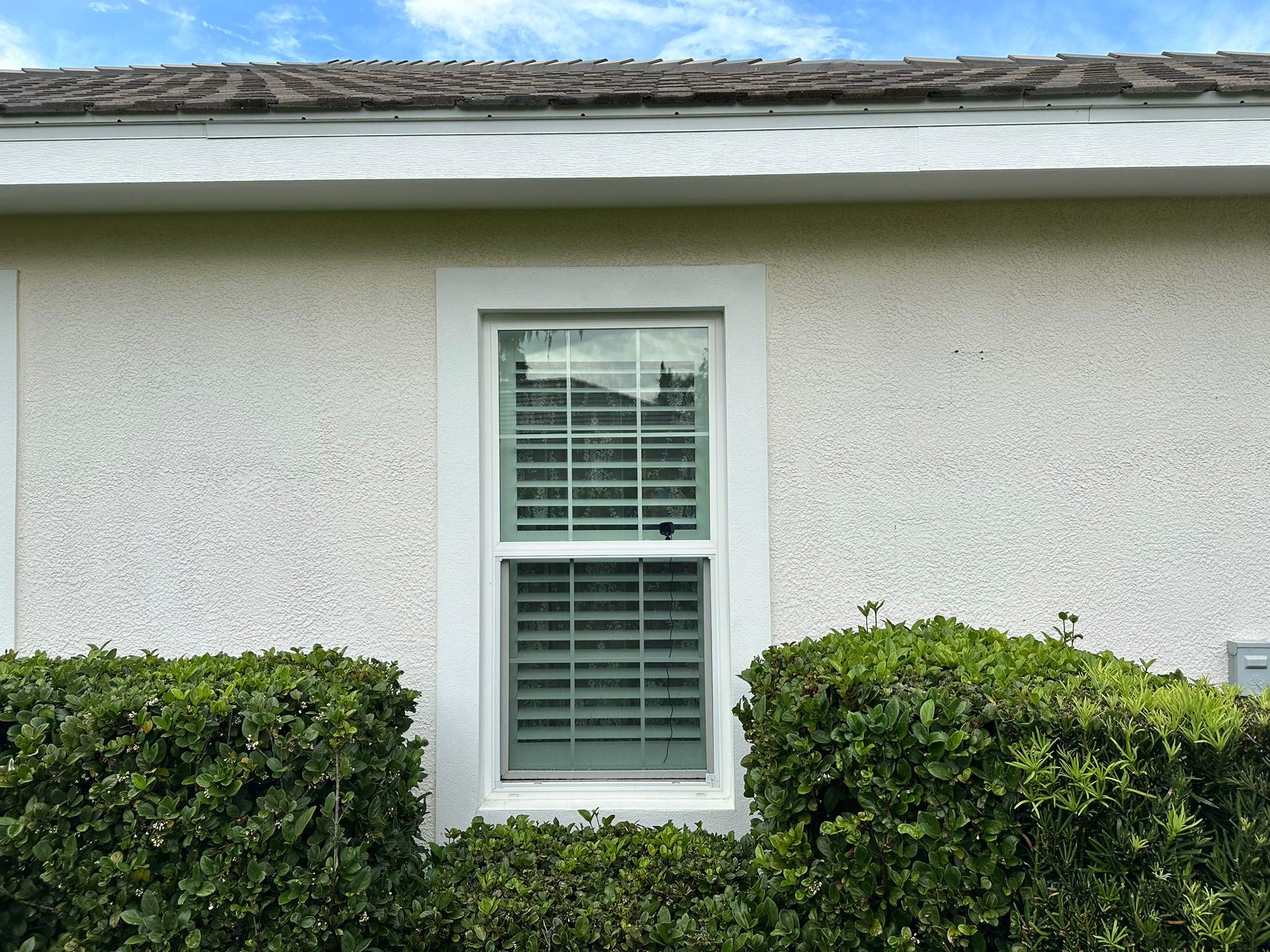 House Wash & Pool Screen Enclosure Cleaning in Winding River Community, Bradenton, FL | Sunshine AquaWash by Sunshine AquaWash