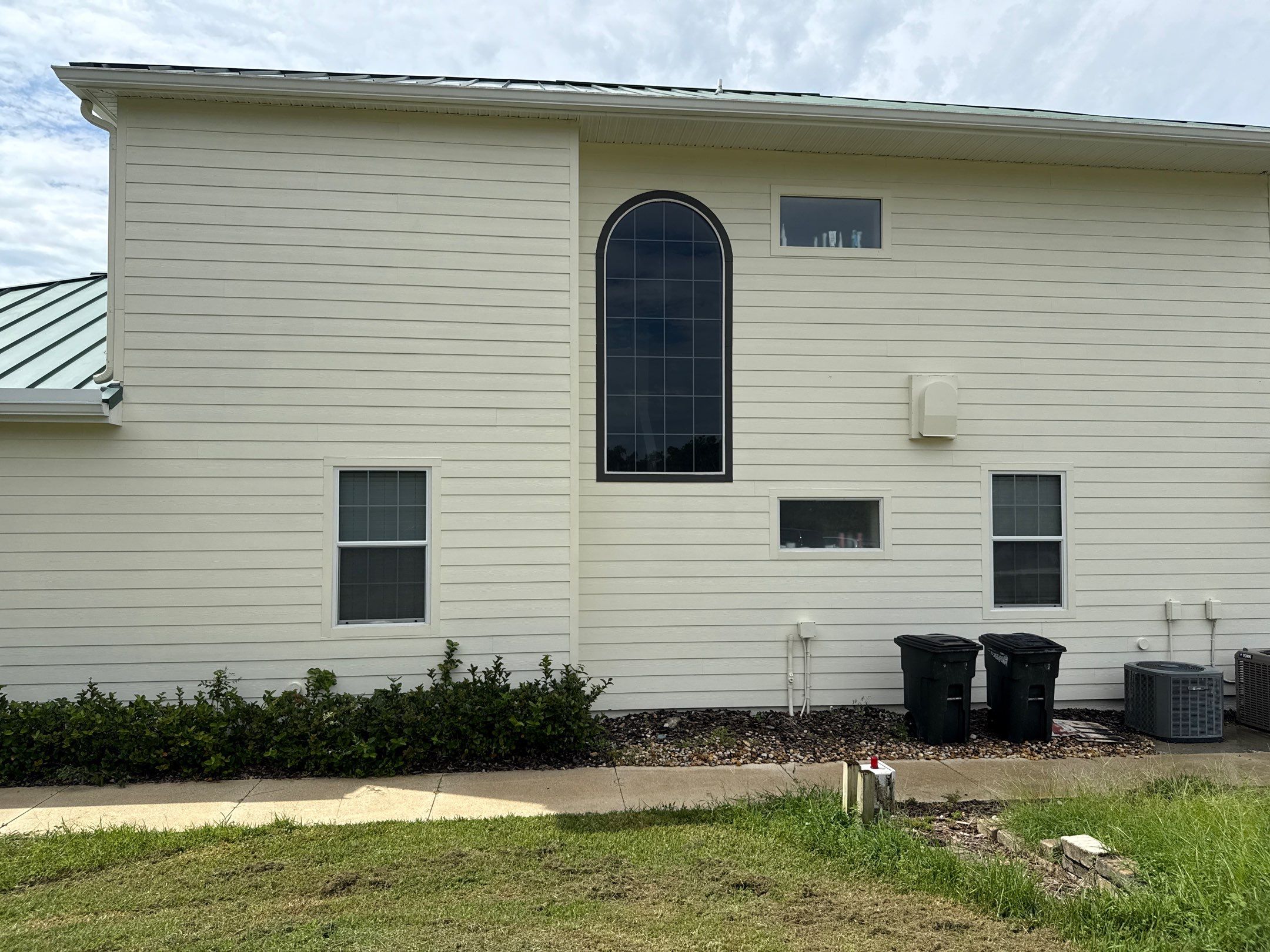🐎 Vinyl Horse Fence, Entrance Cleaning + House Wash – Parrish, FL by Sunshine AquaWash