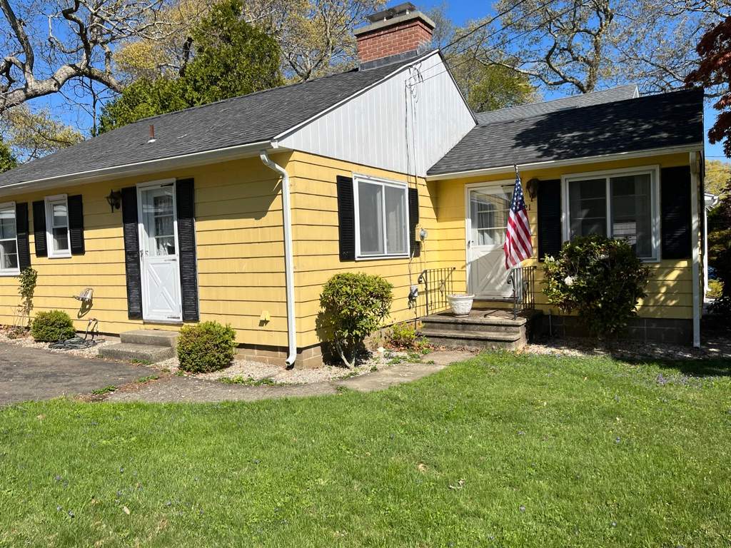 Siding Refreshment with Cert Cedar Impressions D/7 Perfection Straight Bottom, Heritage Cream; and Cert S/7 Reverse Board and Batten, White by DiGiorgi Roofing and Siding Inc