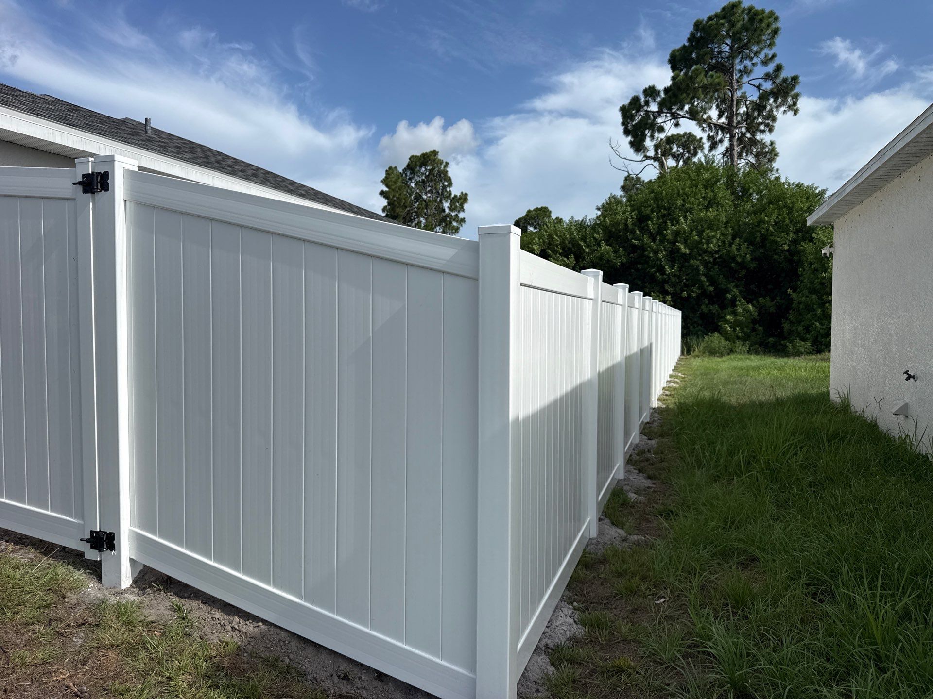 White Vinyl Privacy Fence and Gate Installation in Port Charlotte by True Fence LLC