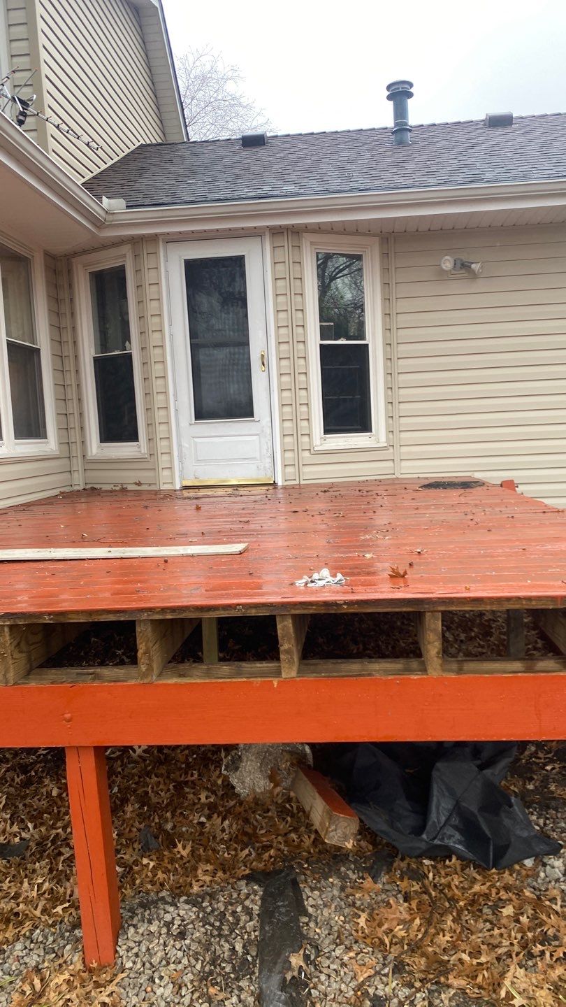 Siding Installation using Exterior Portfolio Vinyl Siding in Raymore Mo  by EEC  Windows, Siding & Roofing 